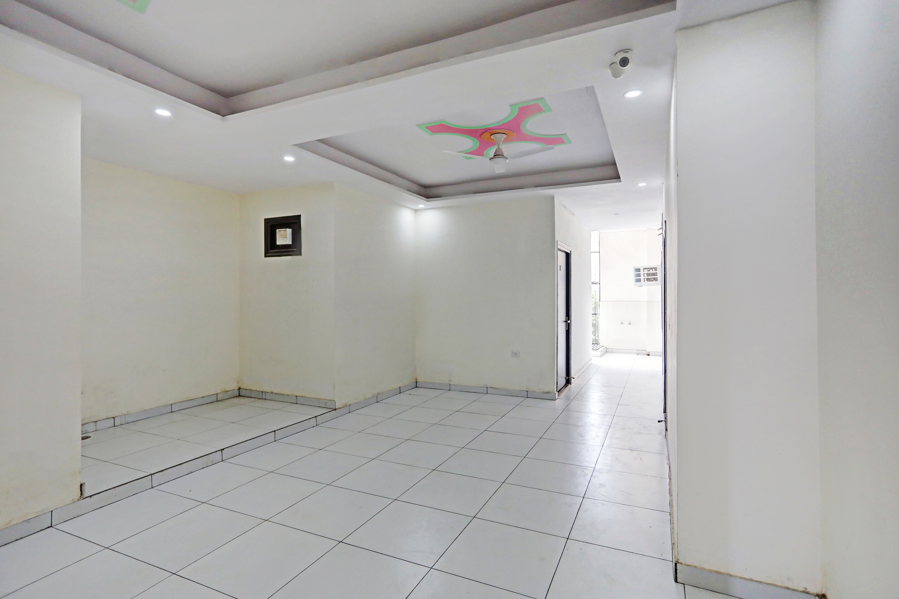 Capital O 81196 Friends Zone The Guest House, Noida 3
