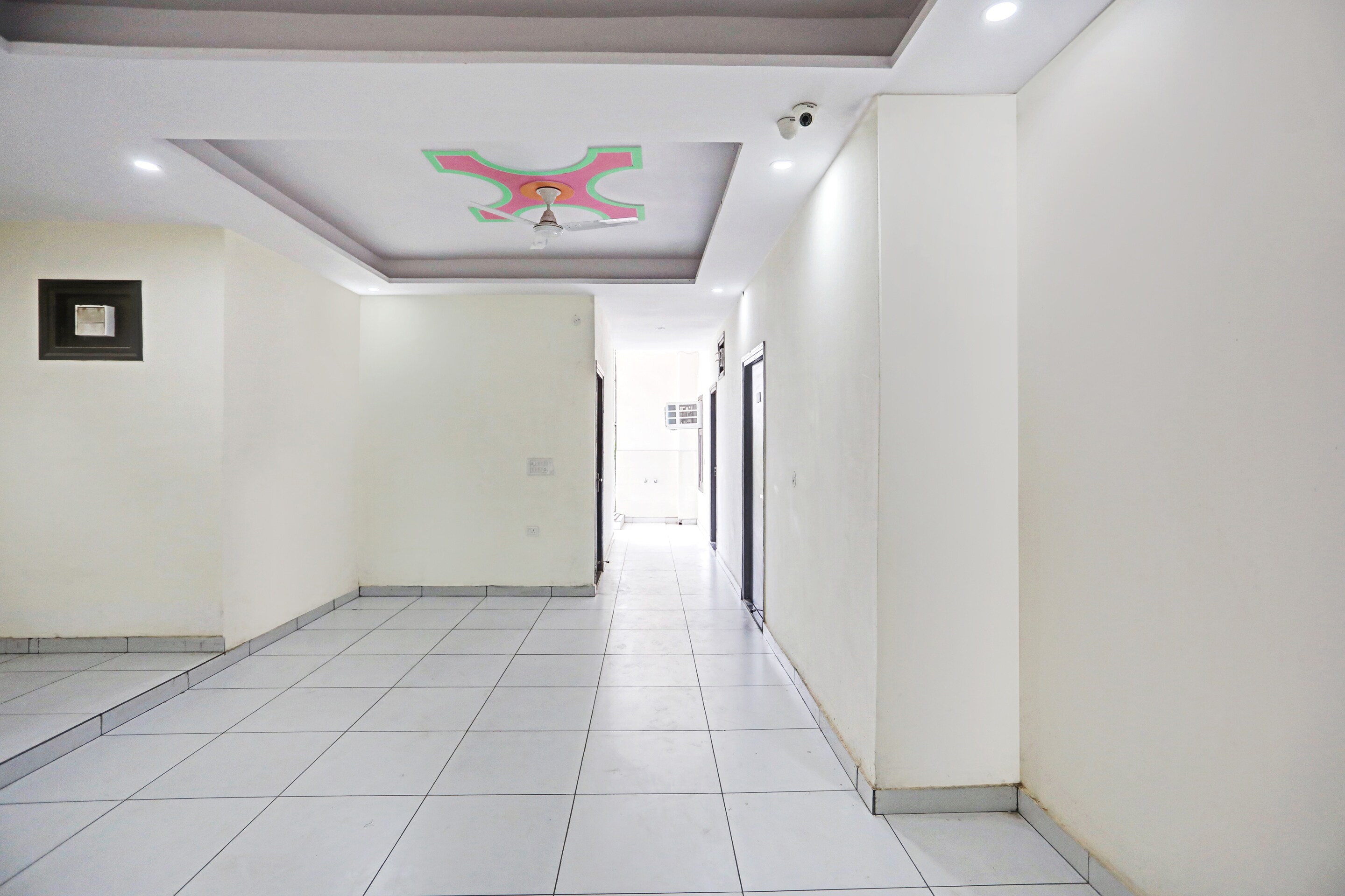 Capital O 81196 Friends Zone The Guest House, Noida 5