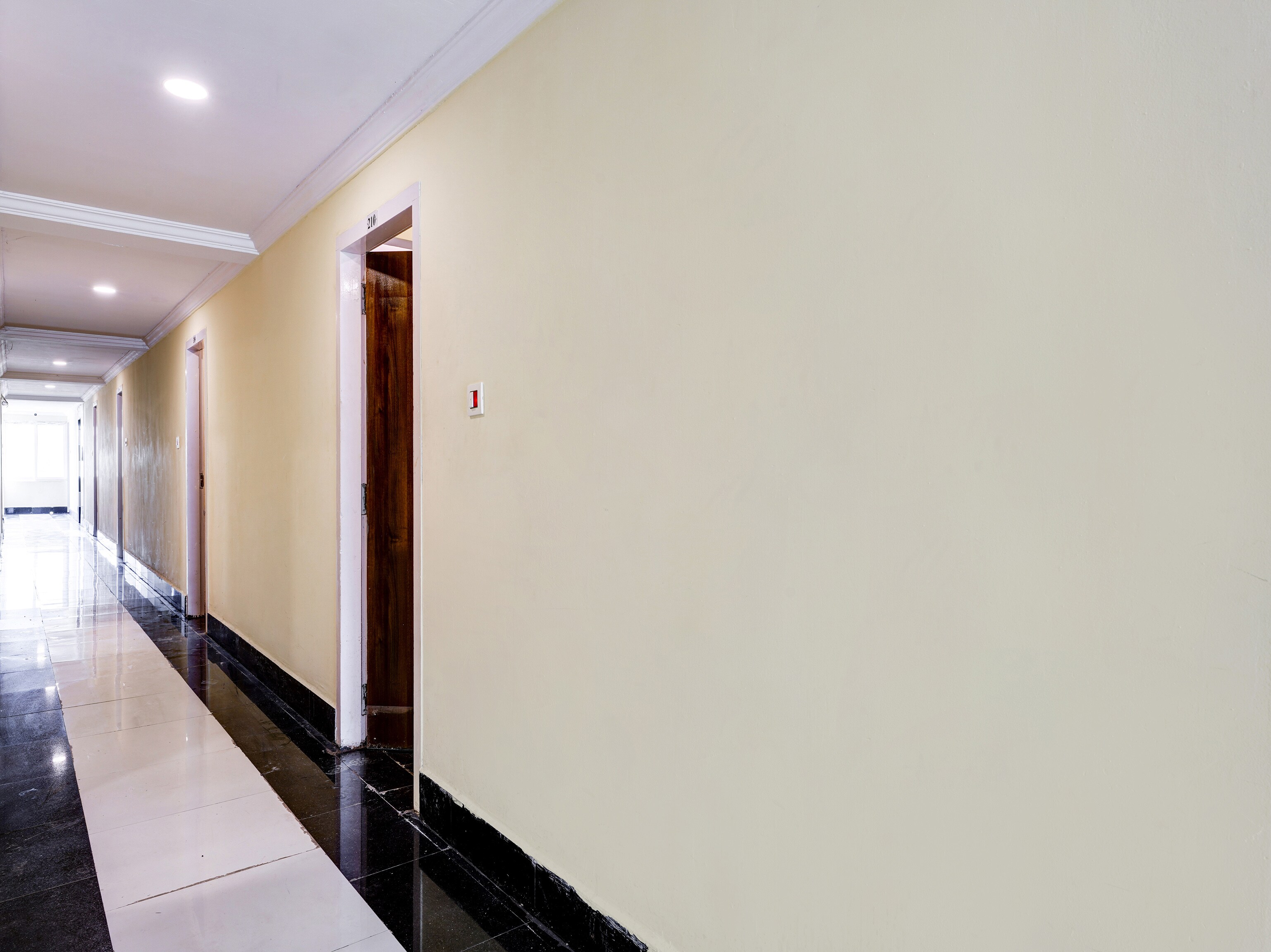 Collection O O 82449 Hotel Srinivasa Residency, Tirupati 3