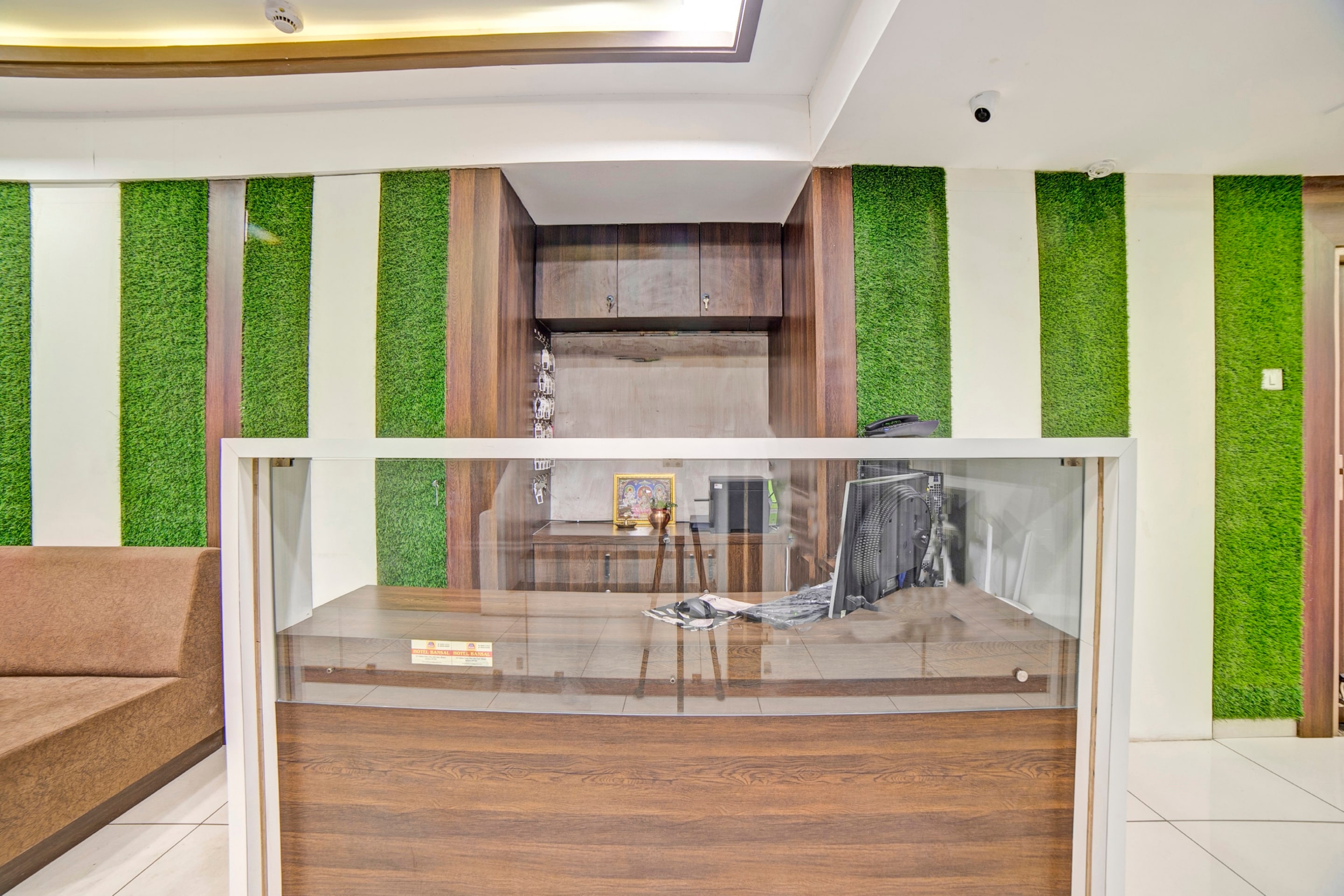 OYO Townhouse 724 Hotel Tulip, Vadodara 2