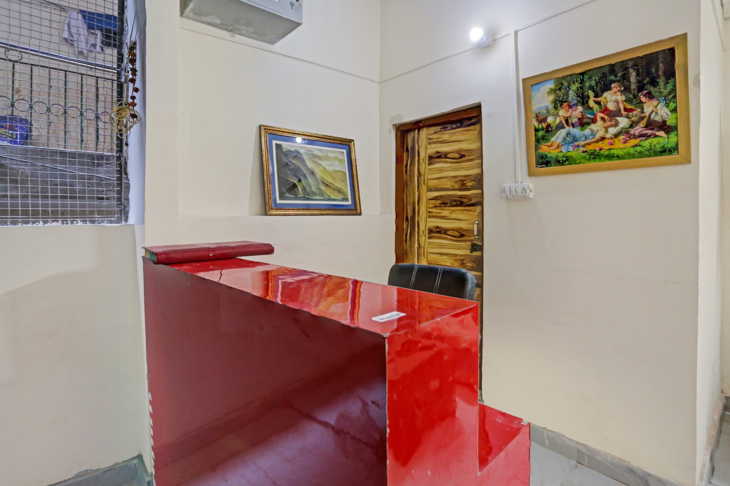 Capital O 84803 Diamond 18, Noida 4
