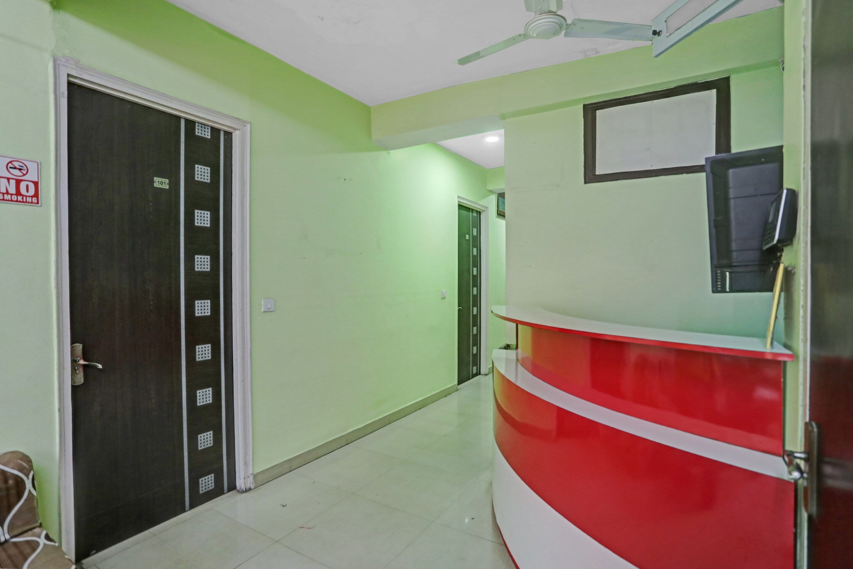 Capital O 84917 Premium Villa-2, New Delhi 4