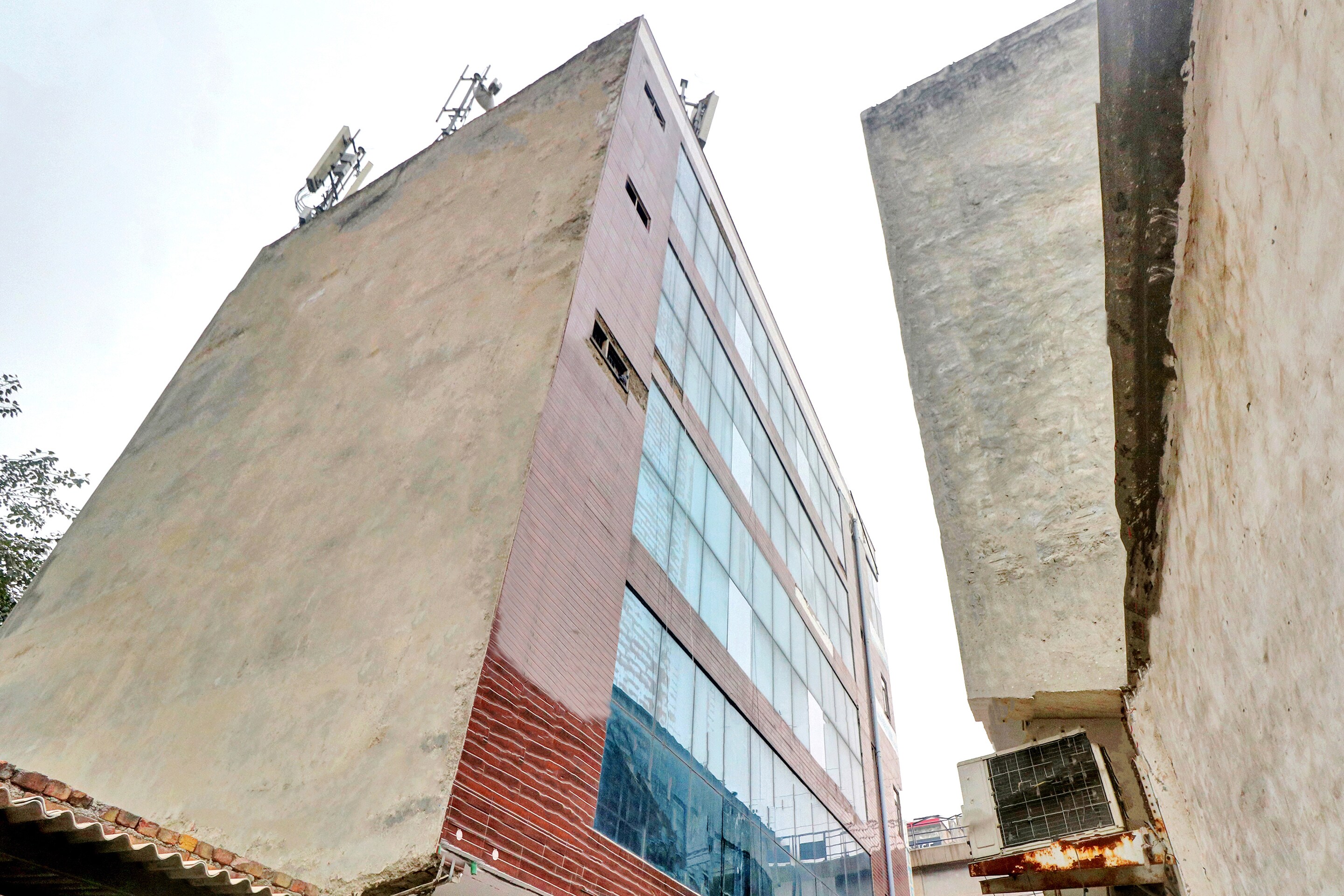 Capital O 85009 The Arrow, New Delhi 3