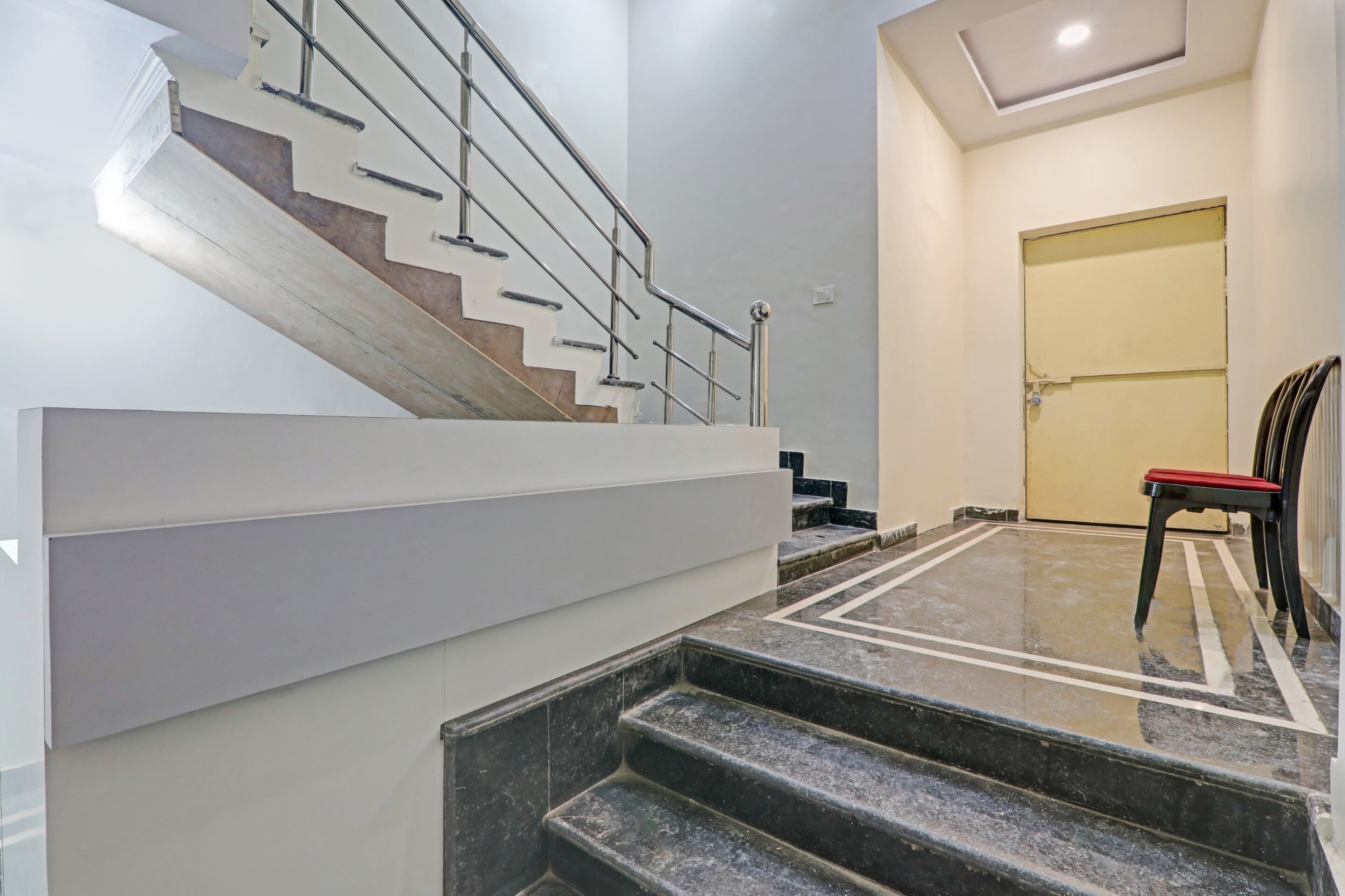 Capital O 85097 Hotel KPR Inn, Lucknow 2