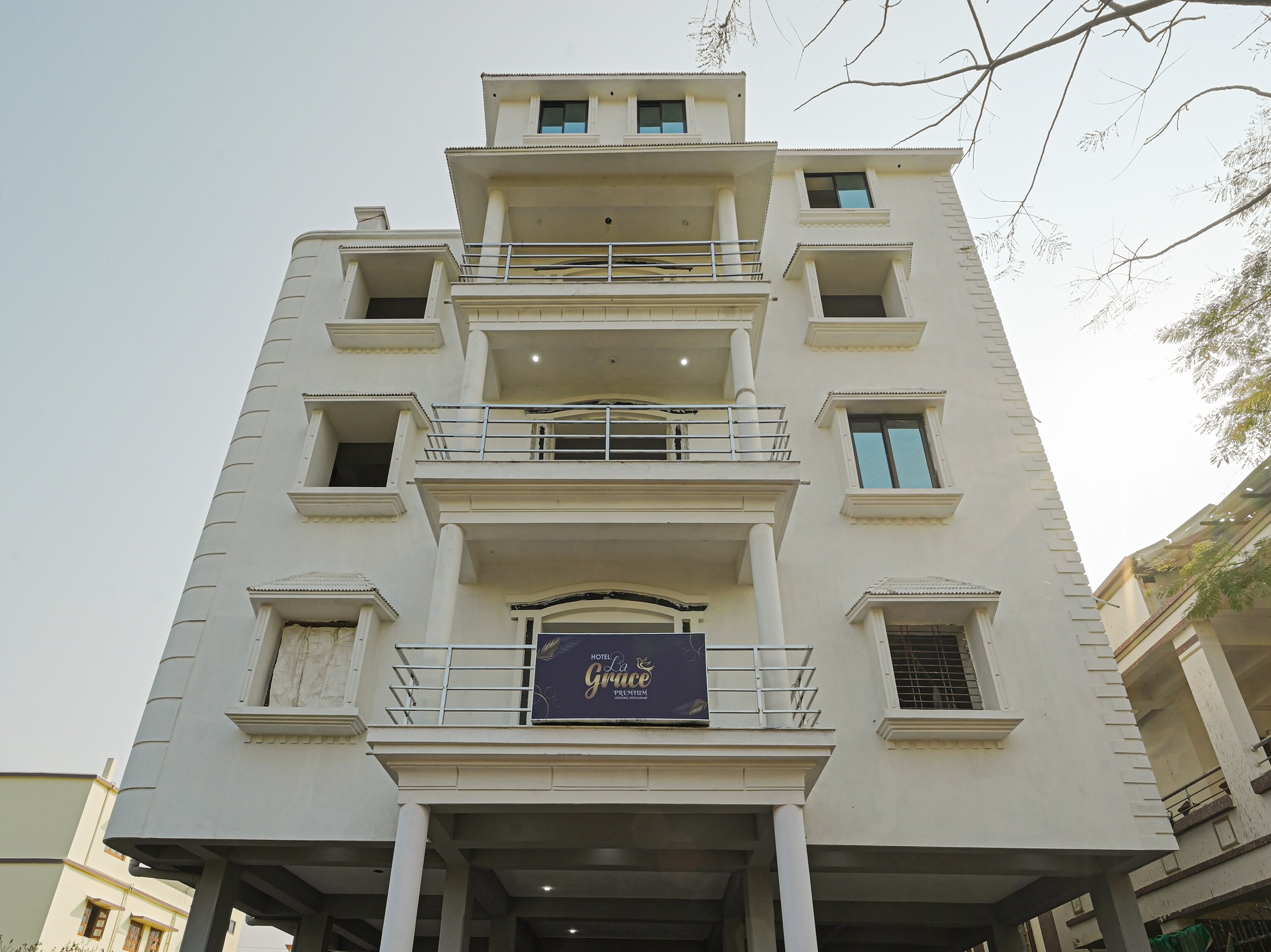 Capital O 85573 La Grace Premium, Bhubaneswar 2