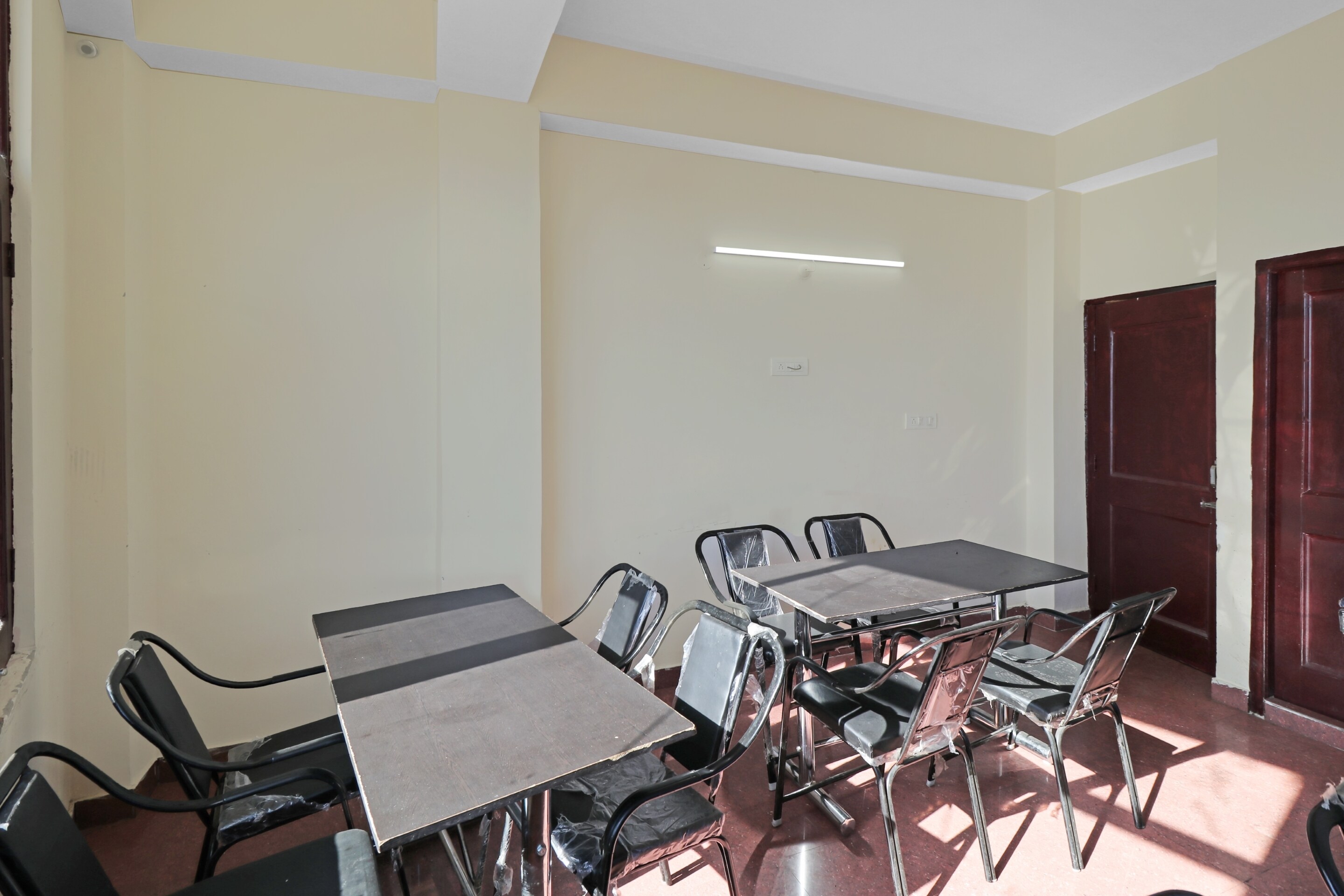 Capital O 86079 Tourist homes, Shimla 2