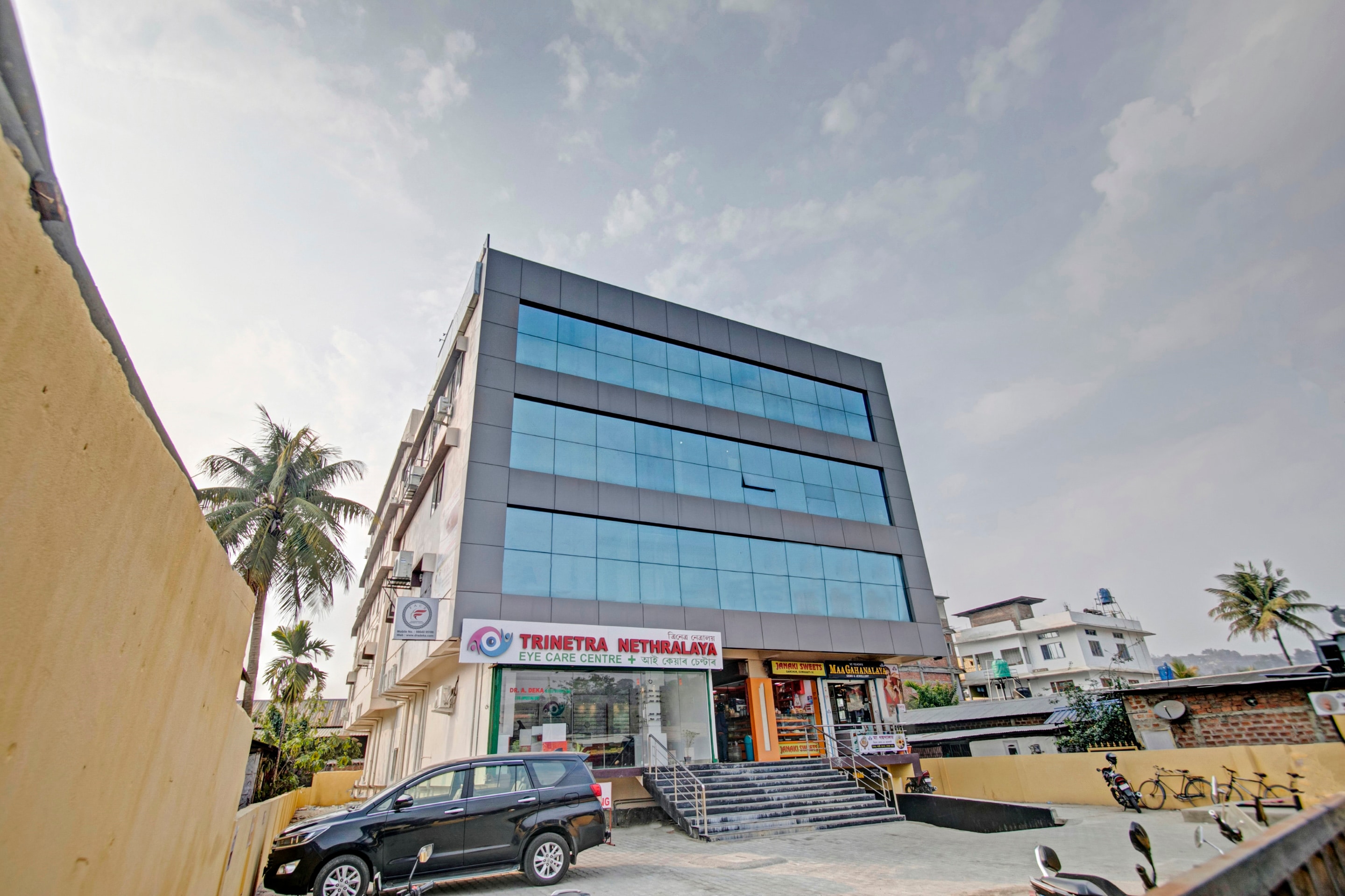 Capital O 86405 Penthouse, Guwahati 3