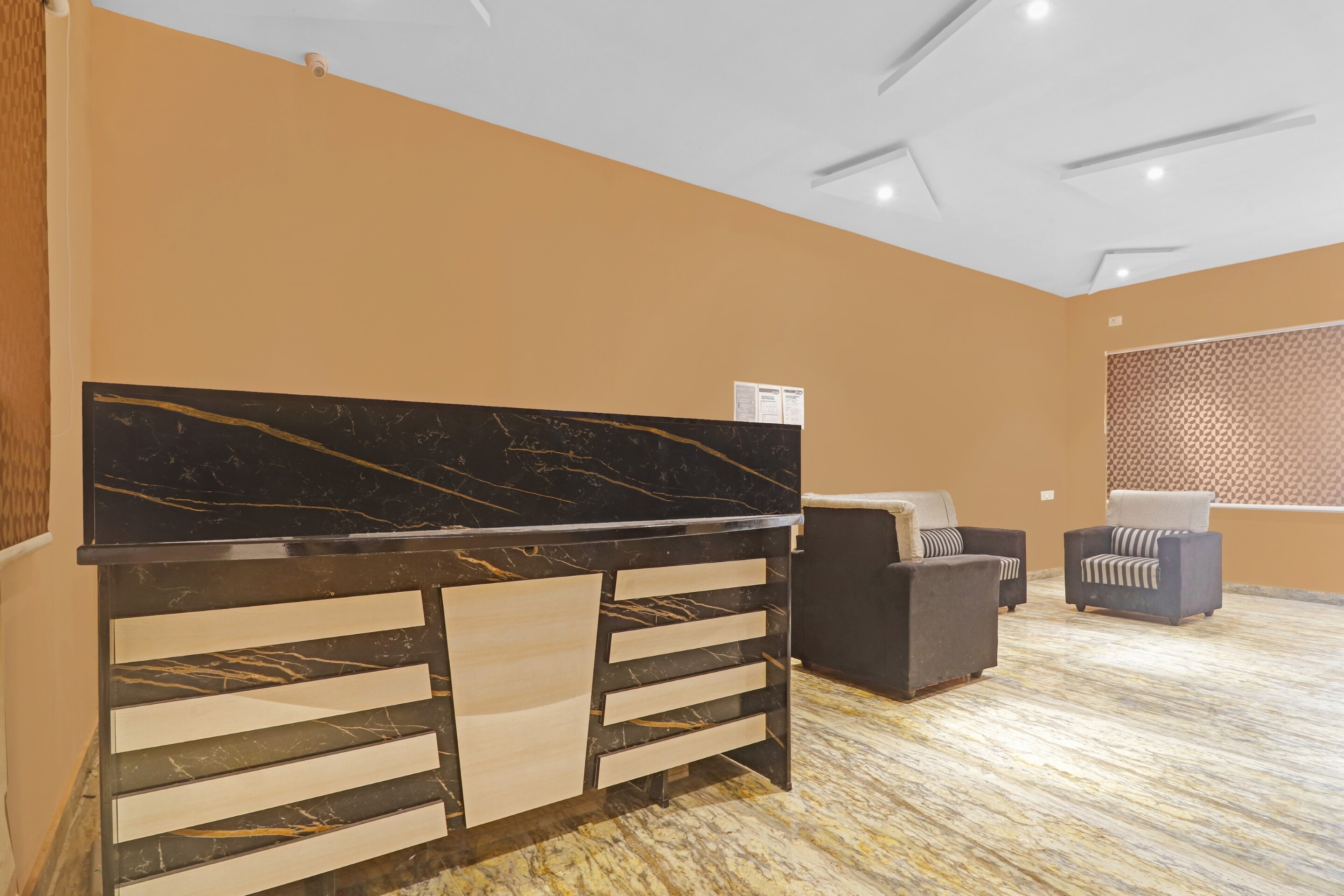 Capital O 86948 Hotel Sai Balaji, Hyderabad 2