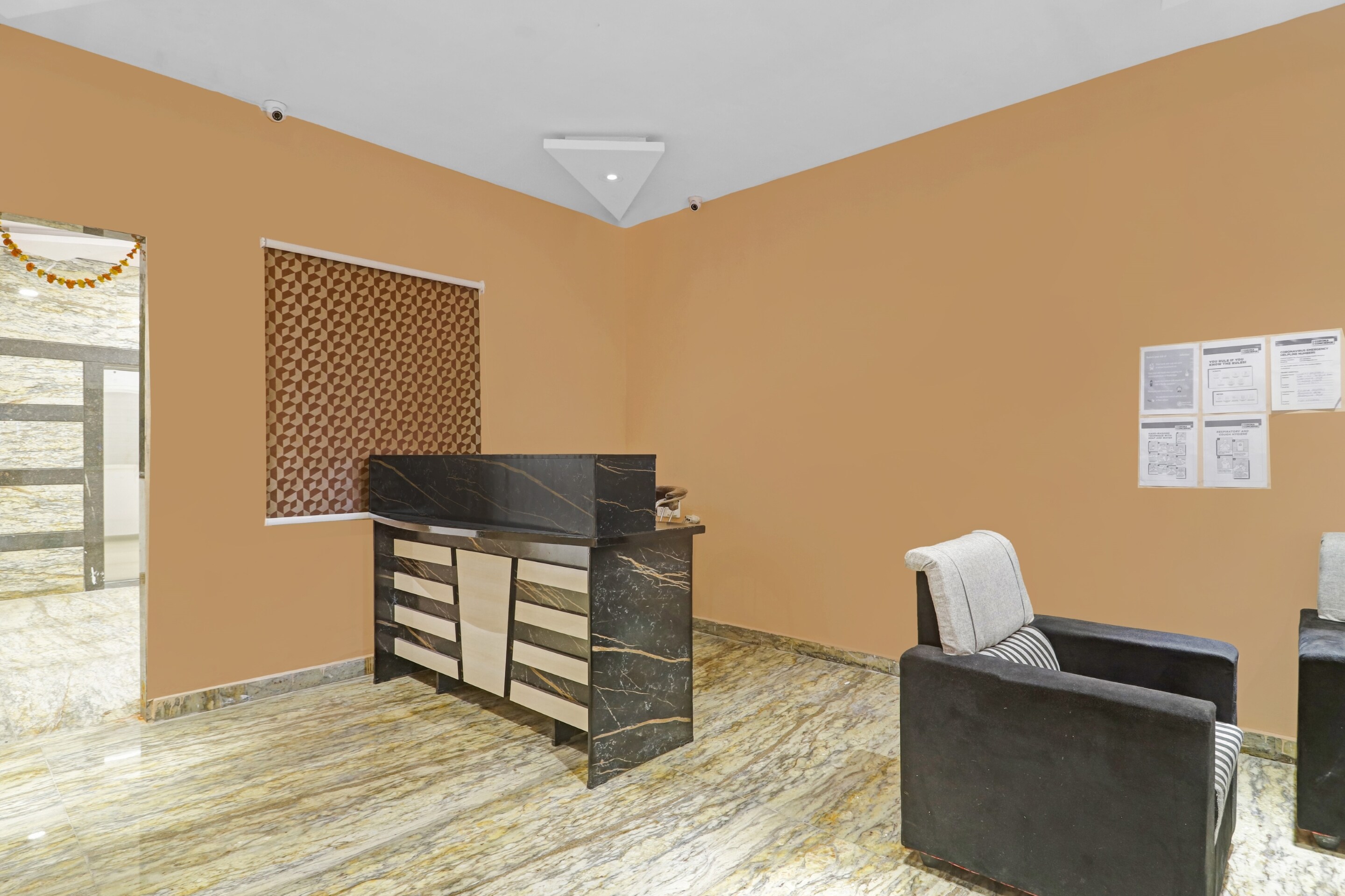 Capital O 86948 Hotel Sai Balaji, Hyderabad 3