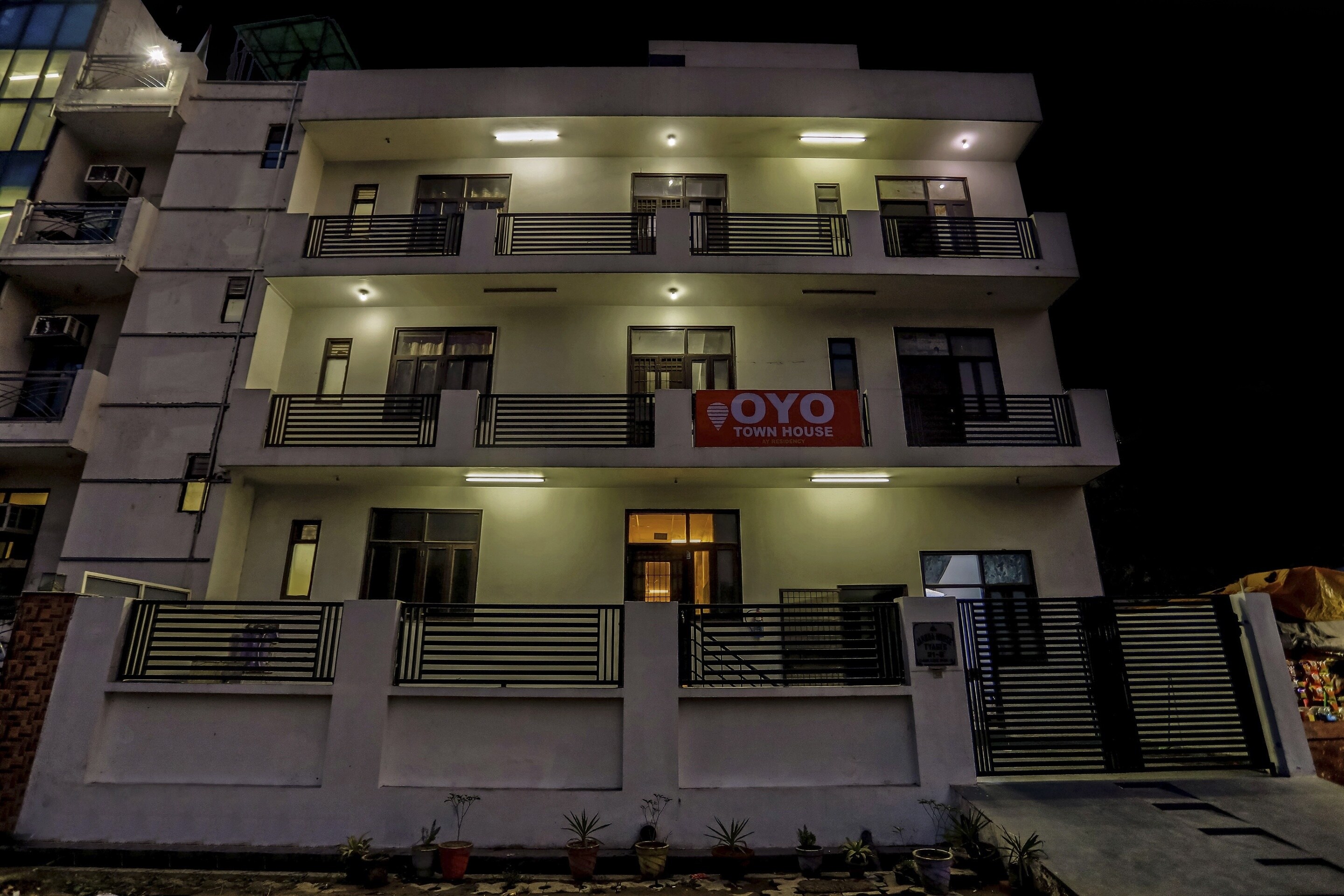 Capital O 87101 Ay Residency, Noida 1