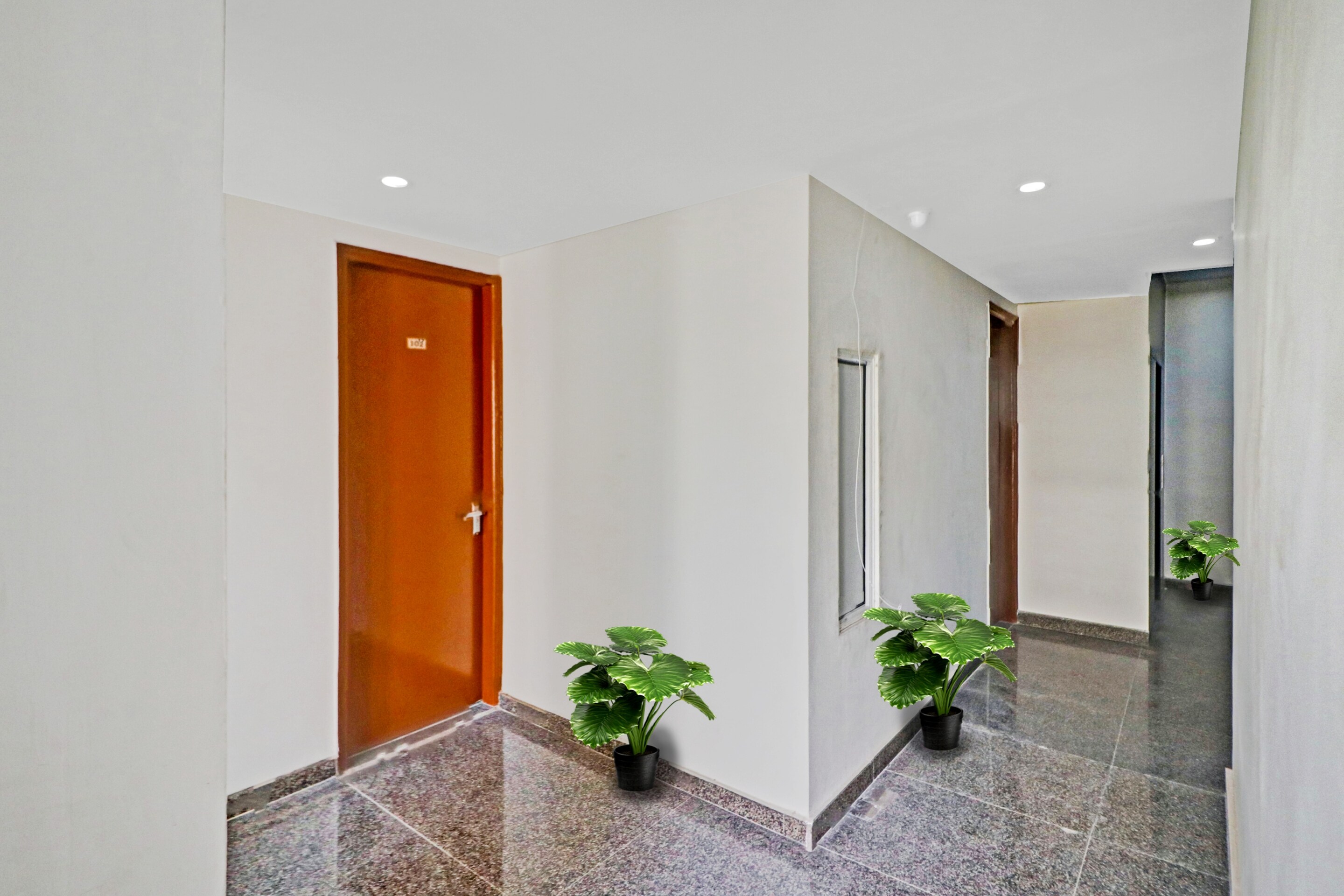 Capital O 88255 Tipsyy Inn Suites 002, Gurgaon 2