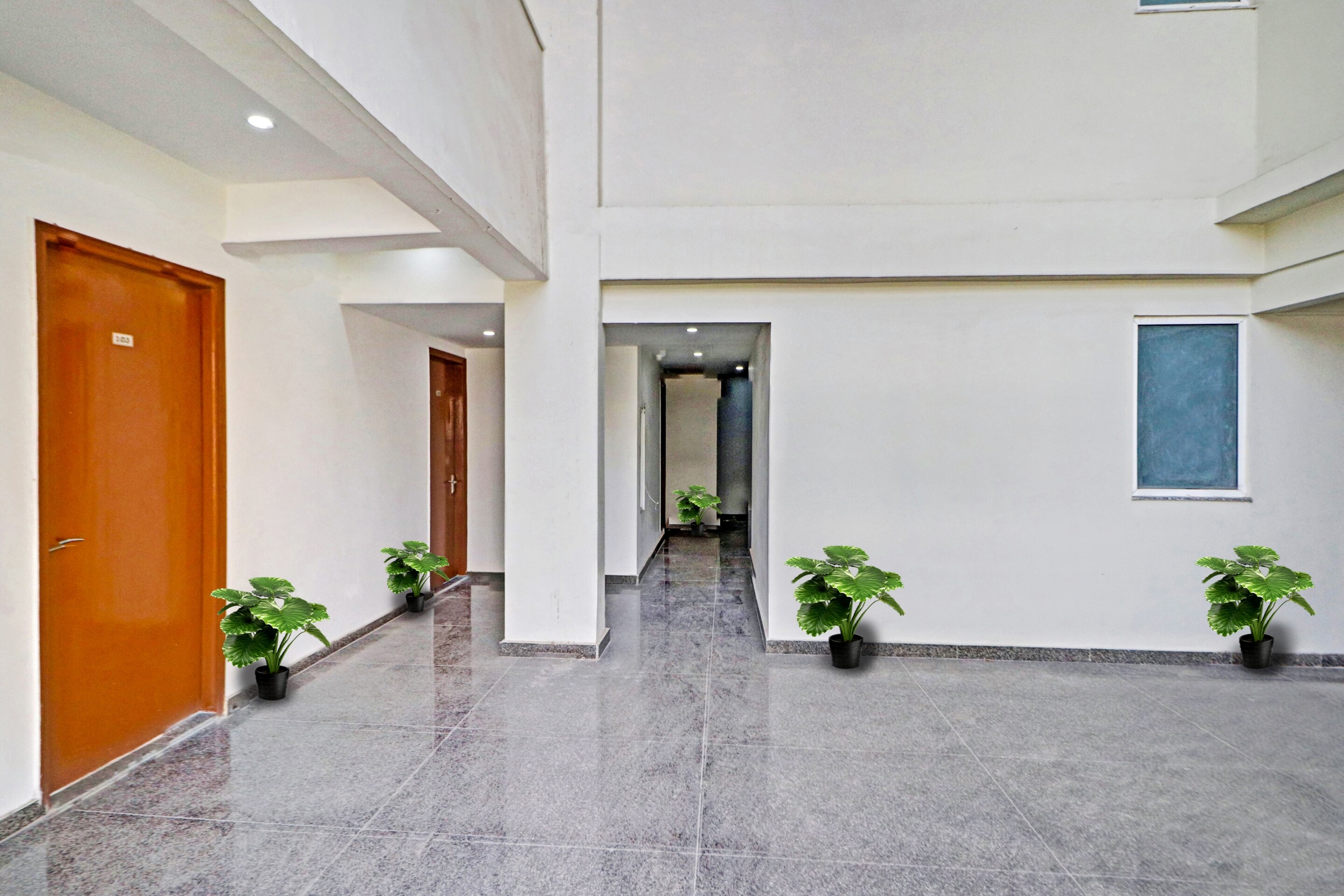 Capital O 88255 Tipsyy Inn Suites 002, Gurgaon 4