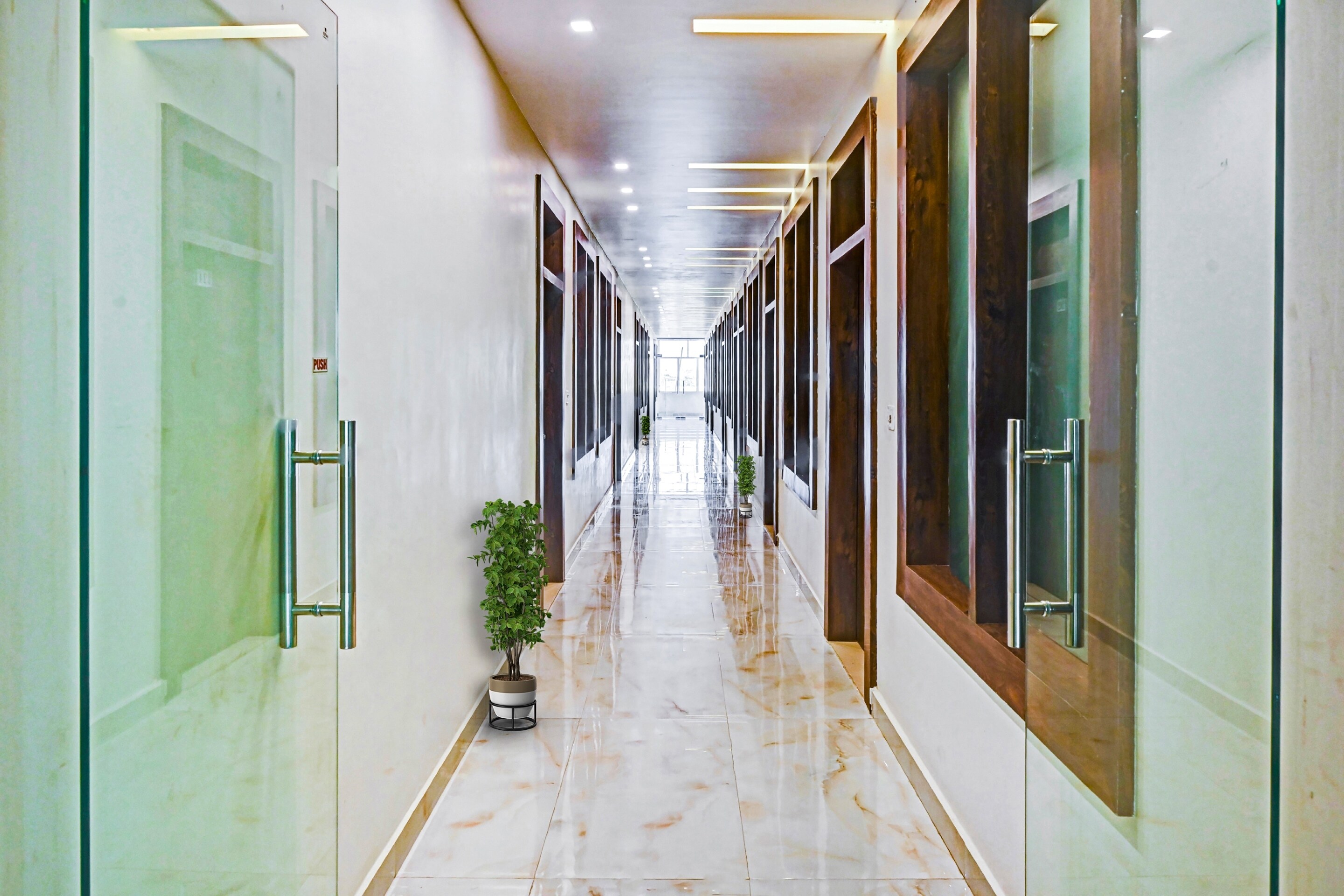 Capital O 89300 Vansh International, Allahabad 4