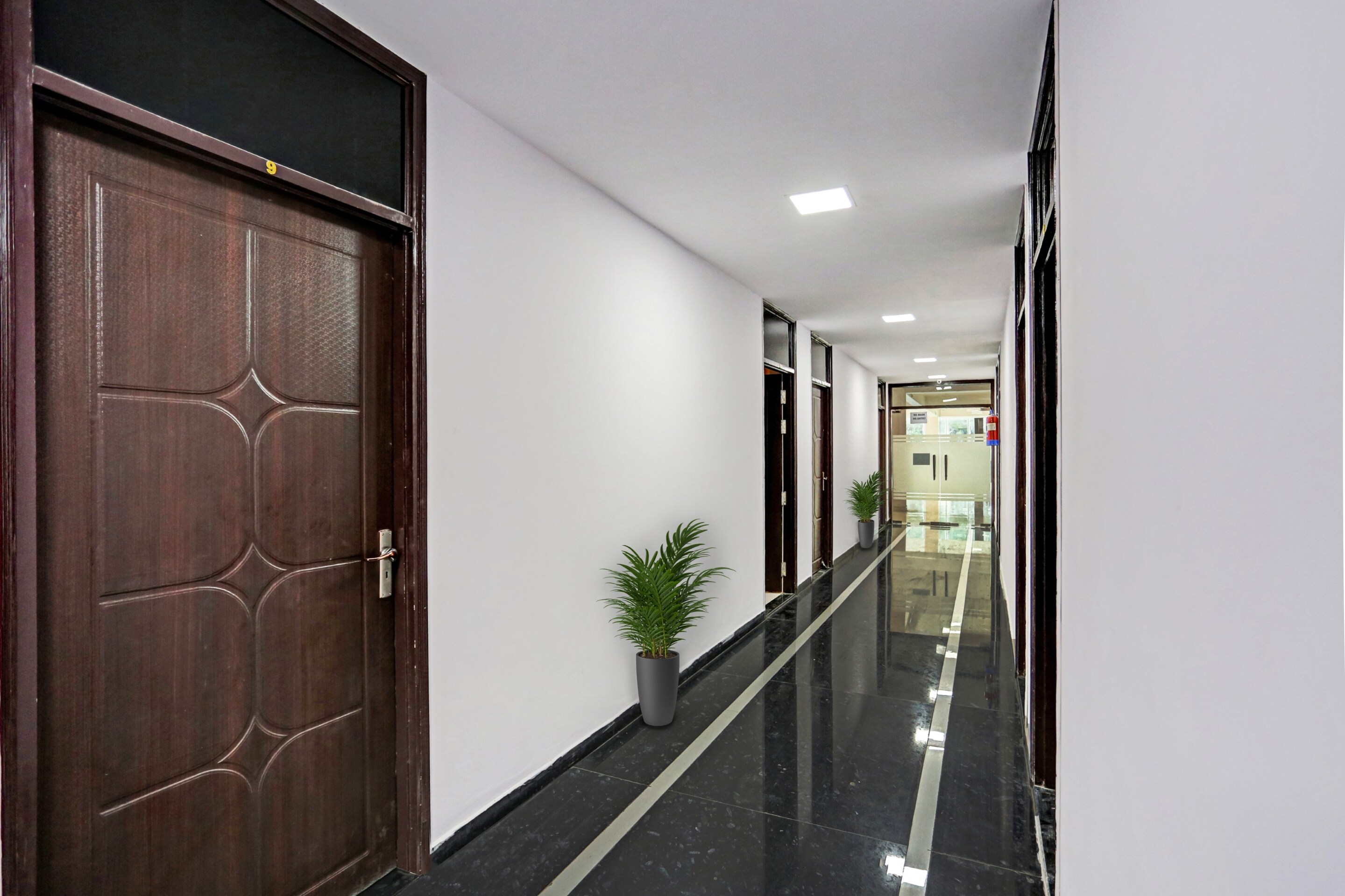 Capital O 89493 Hotel Holidays Inn and Banquet, Lucknow 2