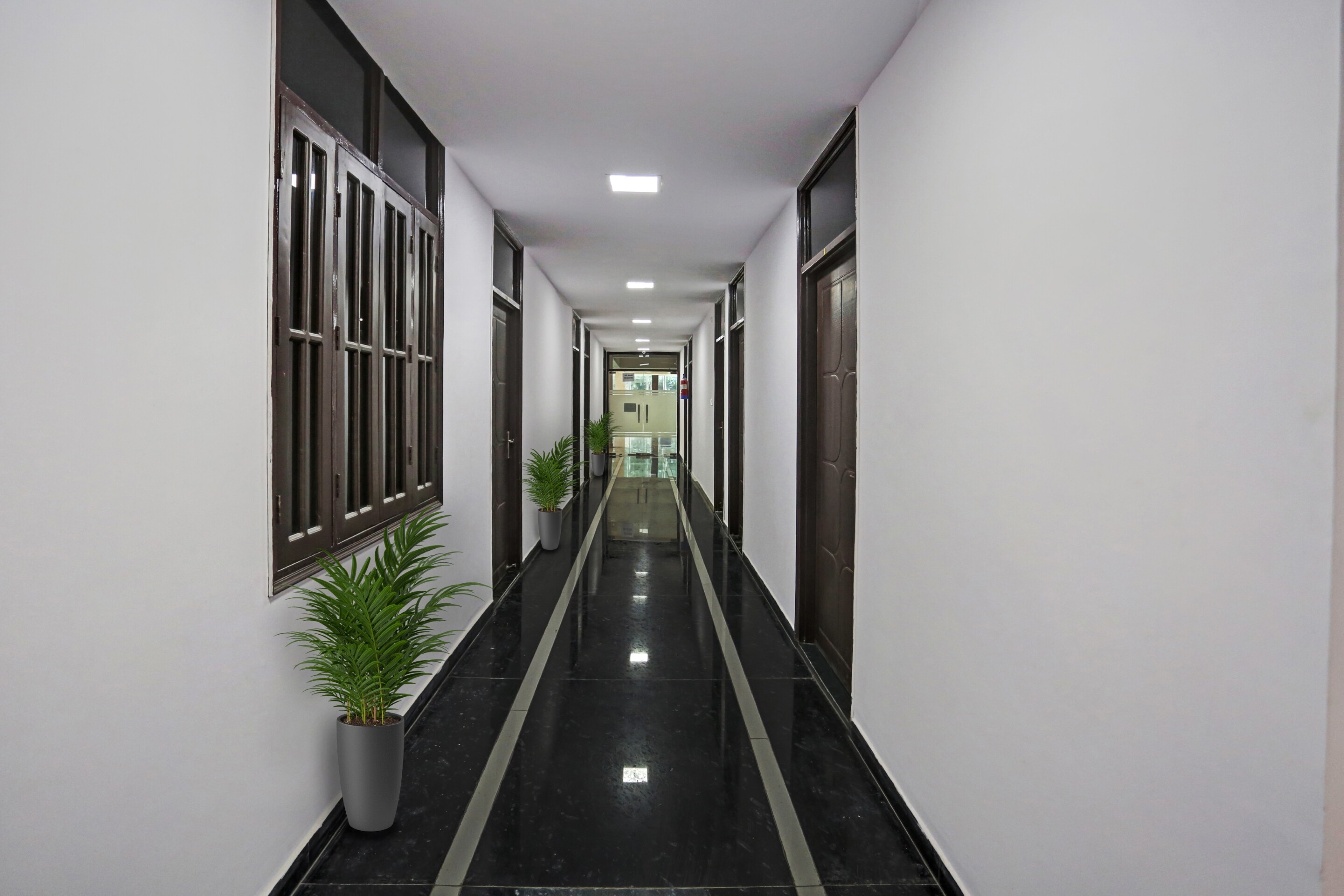 Capital O 89493 Hotel Holidays Inn and Banquet, Lucknow 4