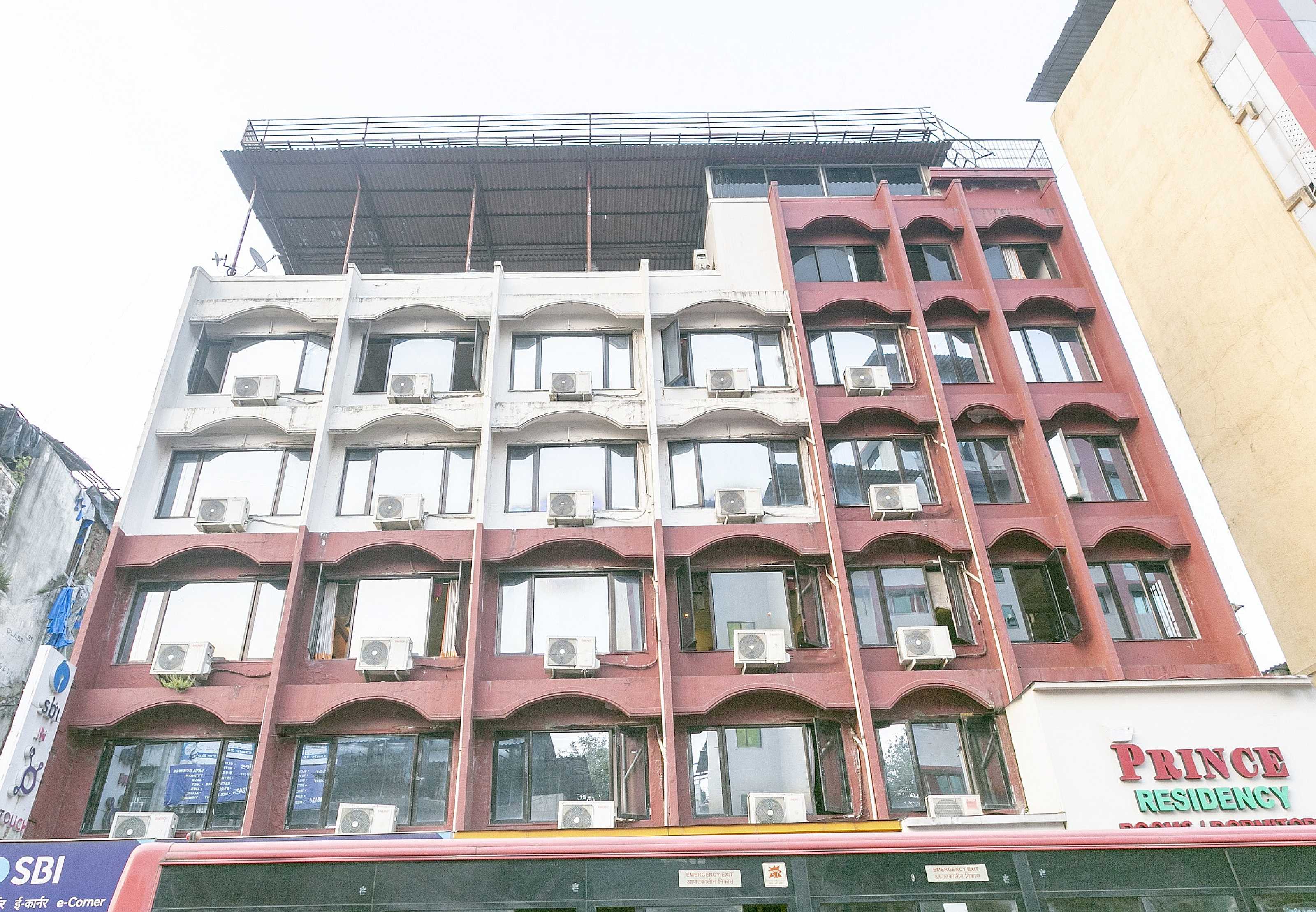 CAPITAL O74145 Hotel Prince Residency, Mumbai 3