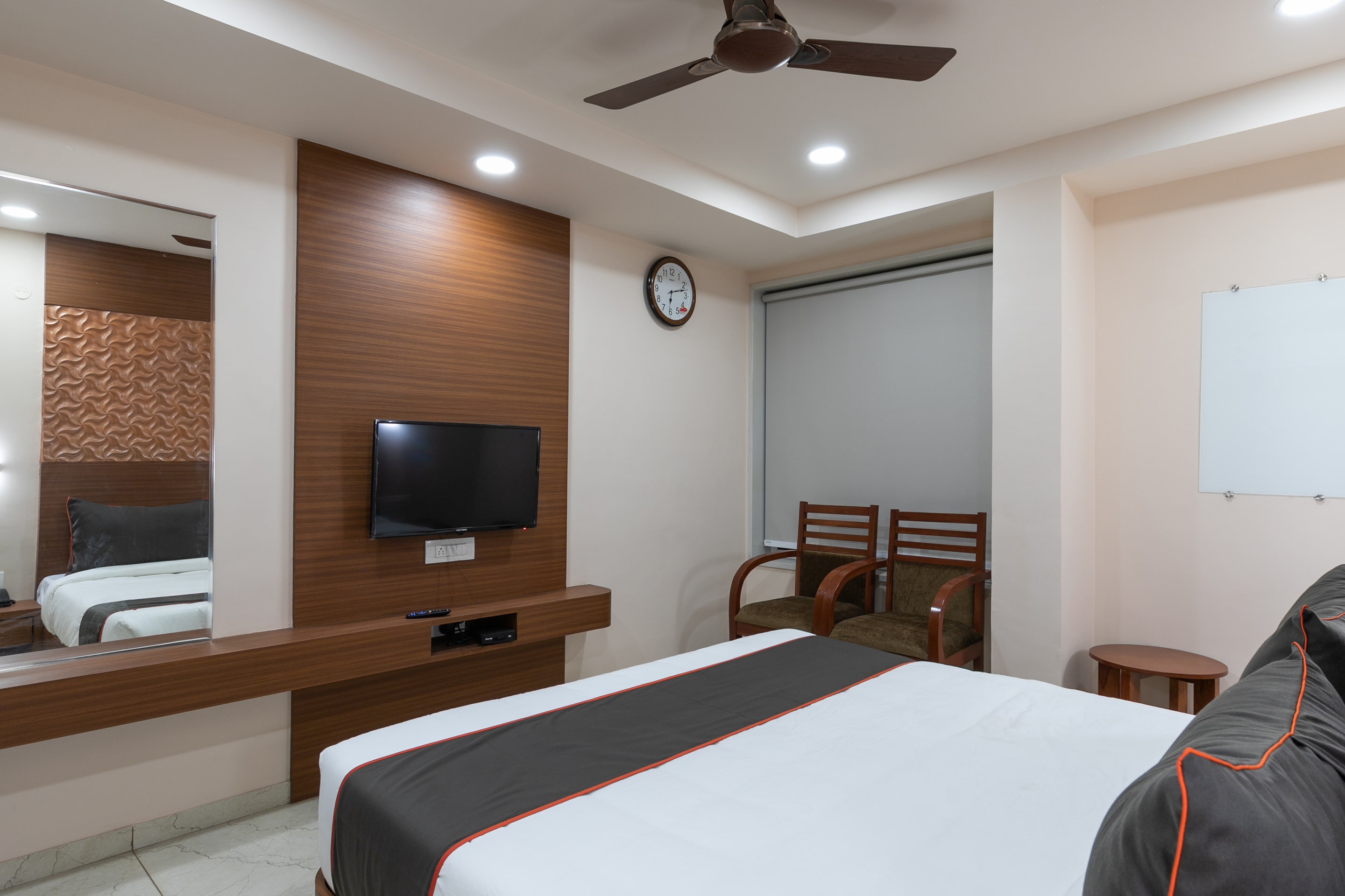 Collection O 50252 Hotel Simran Raghuveer Para, Rajkot 2