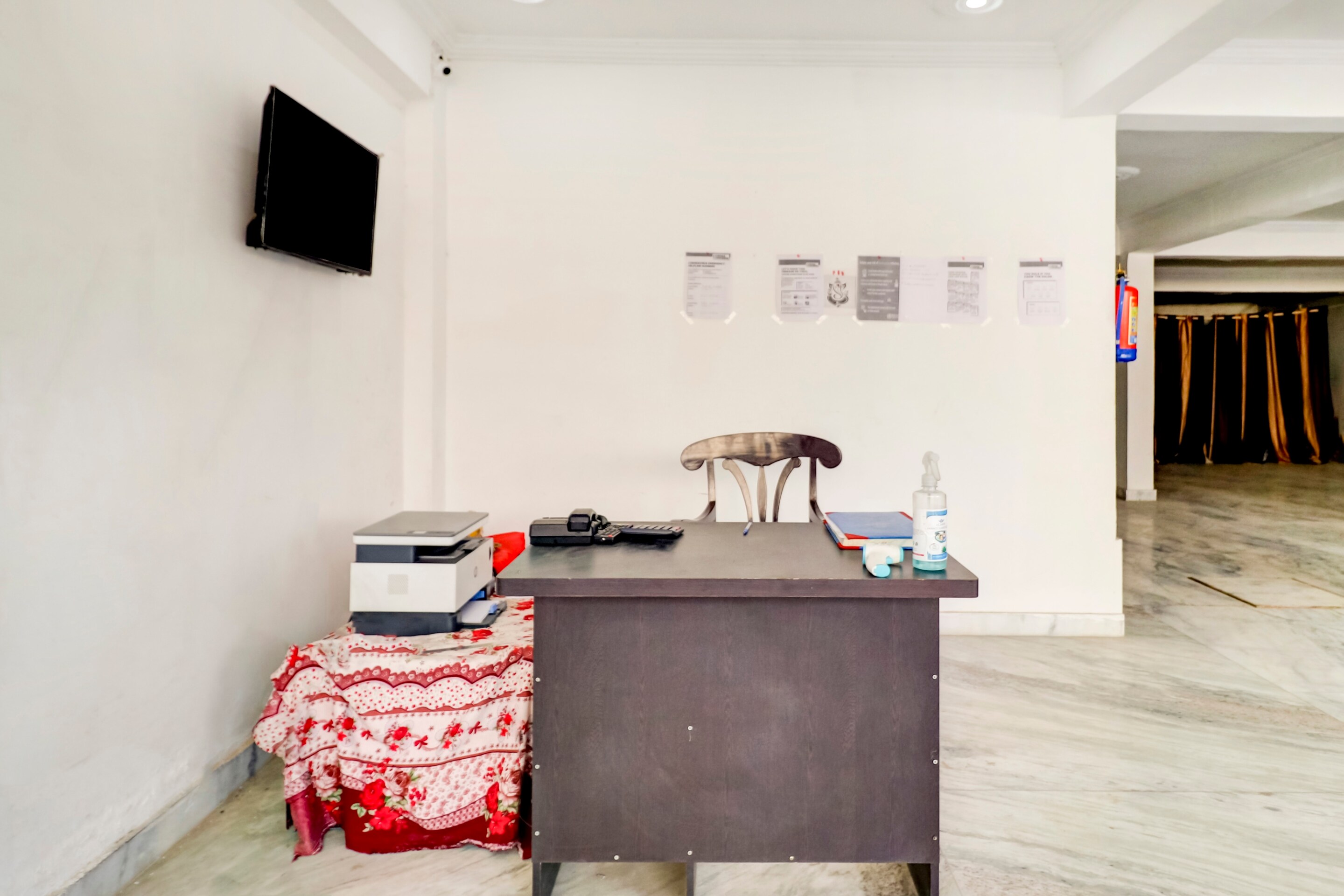 Collection O 76649 BJ Residency, Noida 3