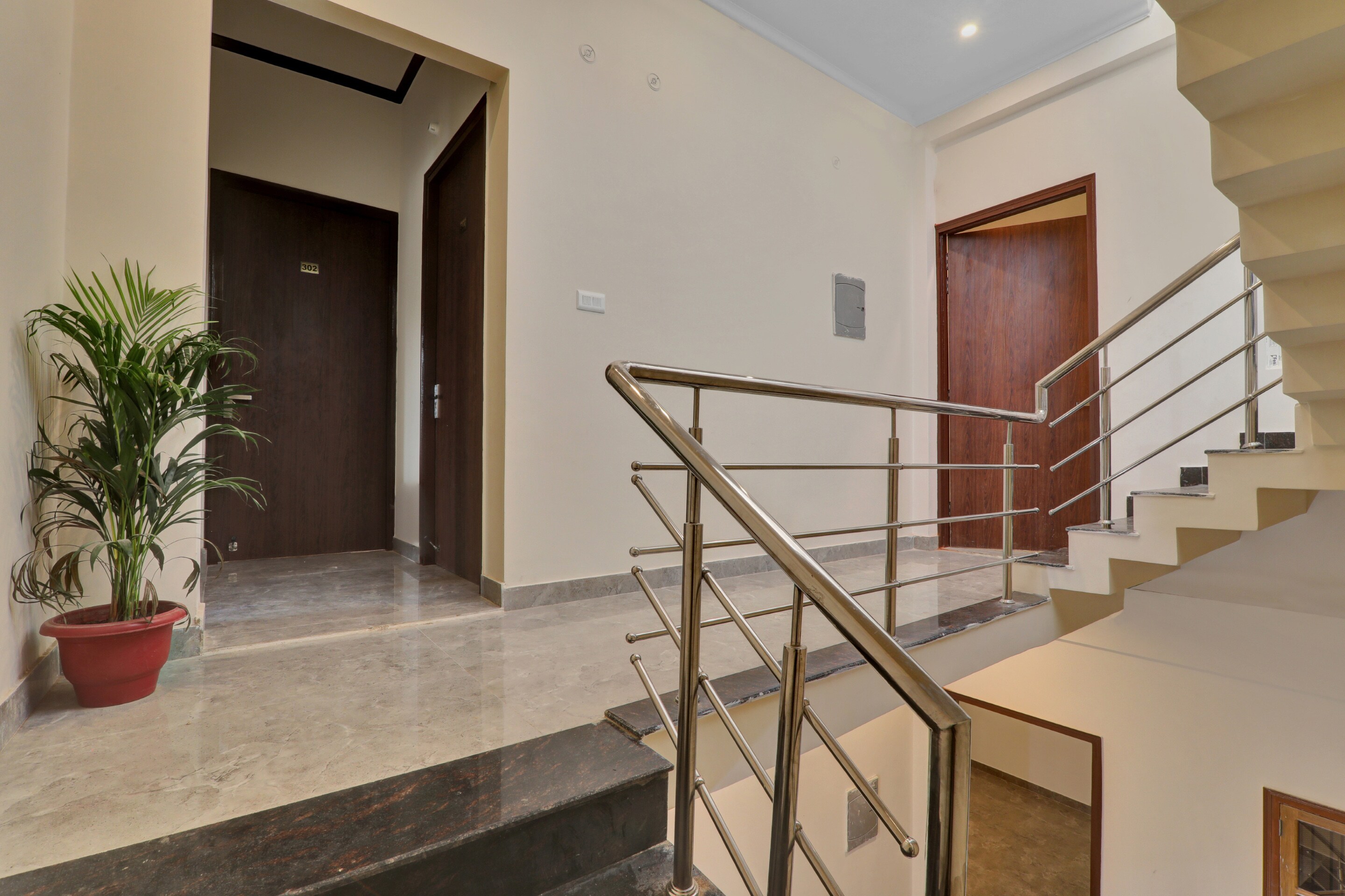 Collection O 83588 Golden Galaxy Inn, Lucknow 4