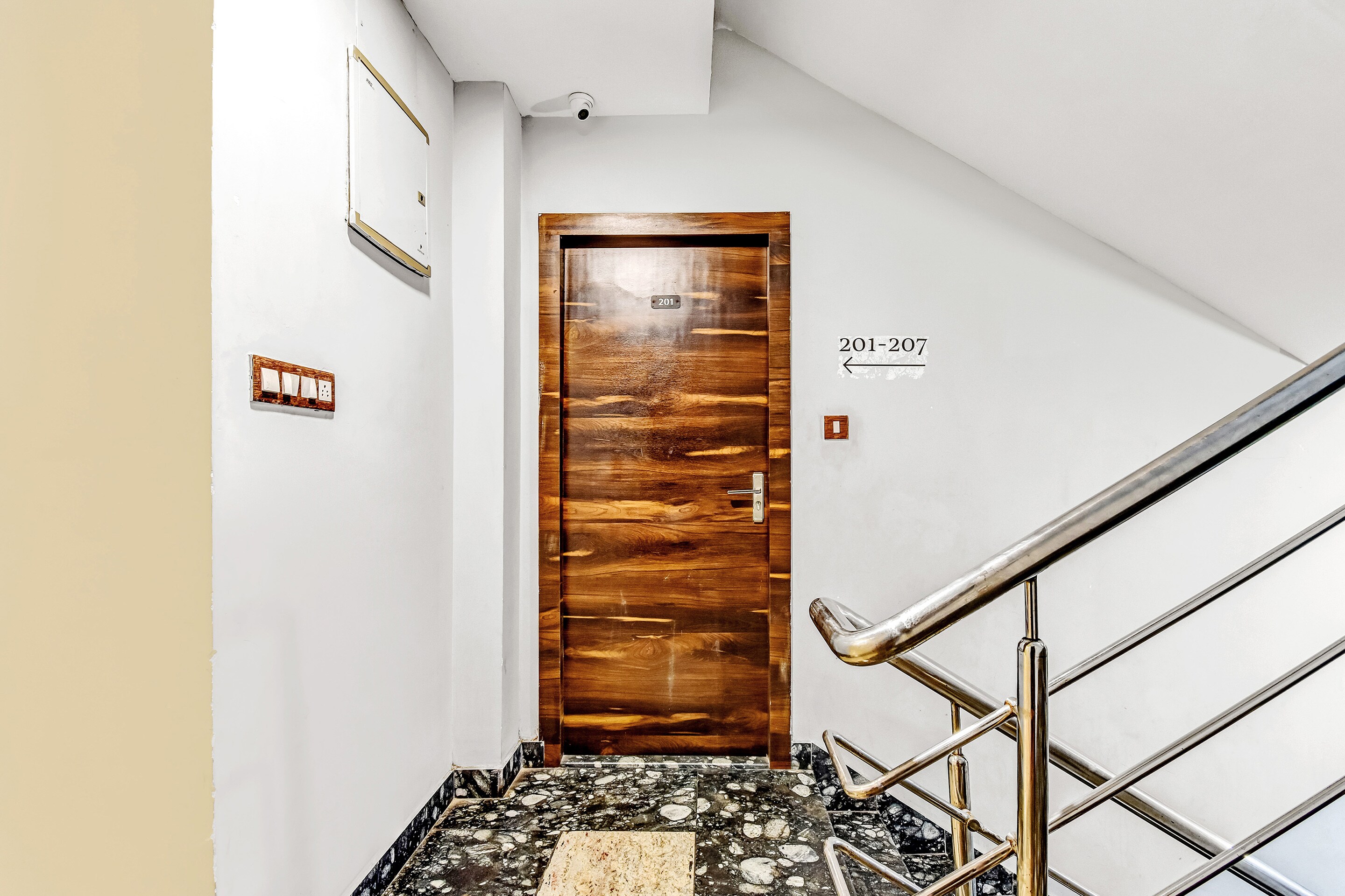 OYO Townhouse 567 MB International, Kolkata 3