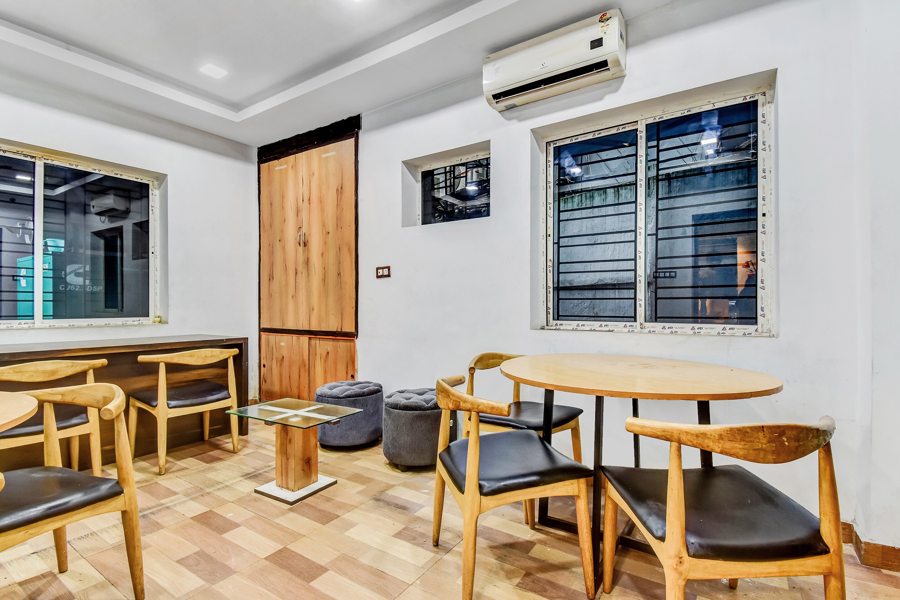 OYO Townhouse 567 MB International, Kolkata 4