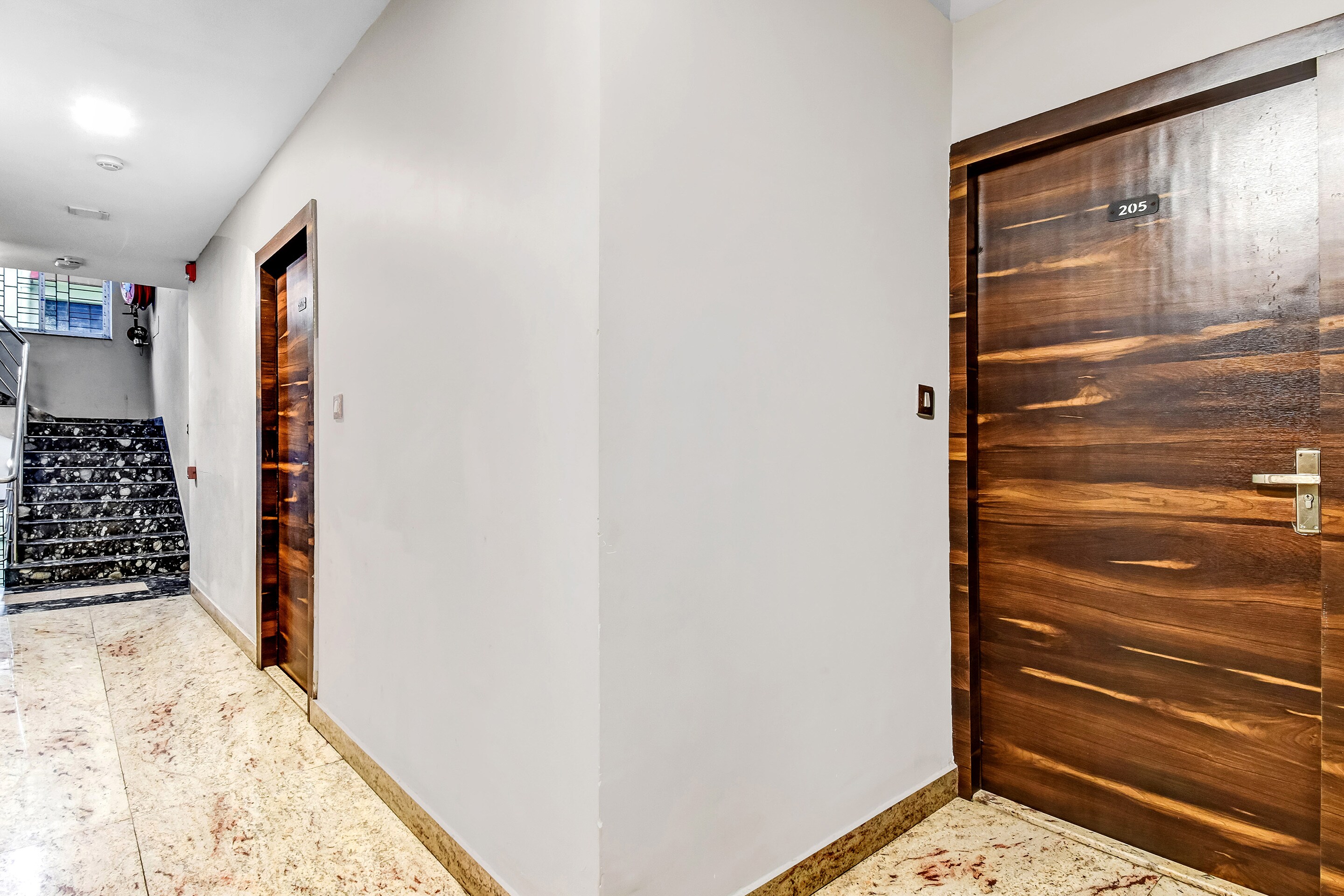 OYO Townhouse 567 MB International, Kolkata 5