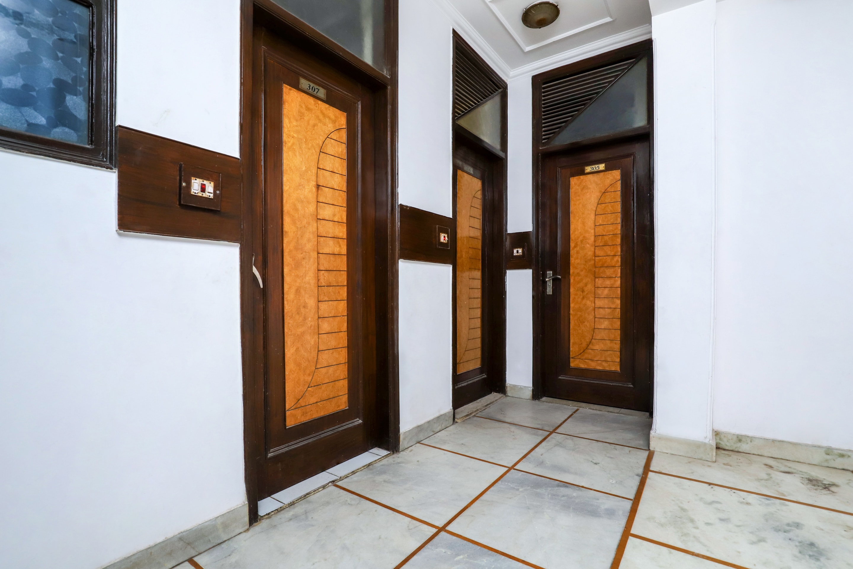 OYO 29389 Delhi Empire, New Delhi 4