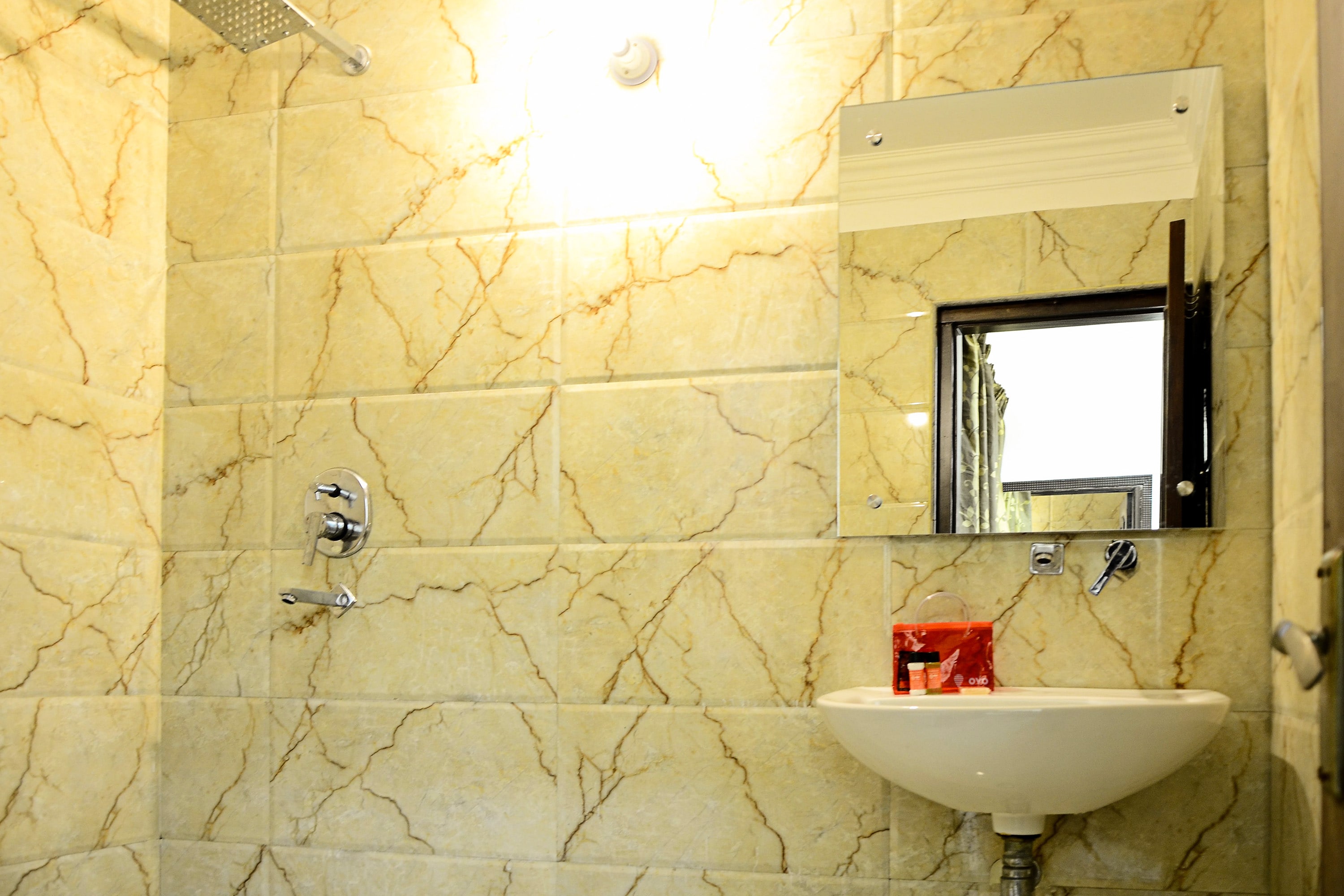 OYO 3394 Hotel Centra Inn, New Delhi 5