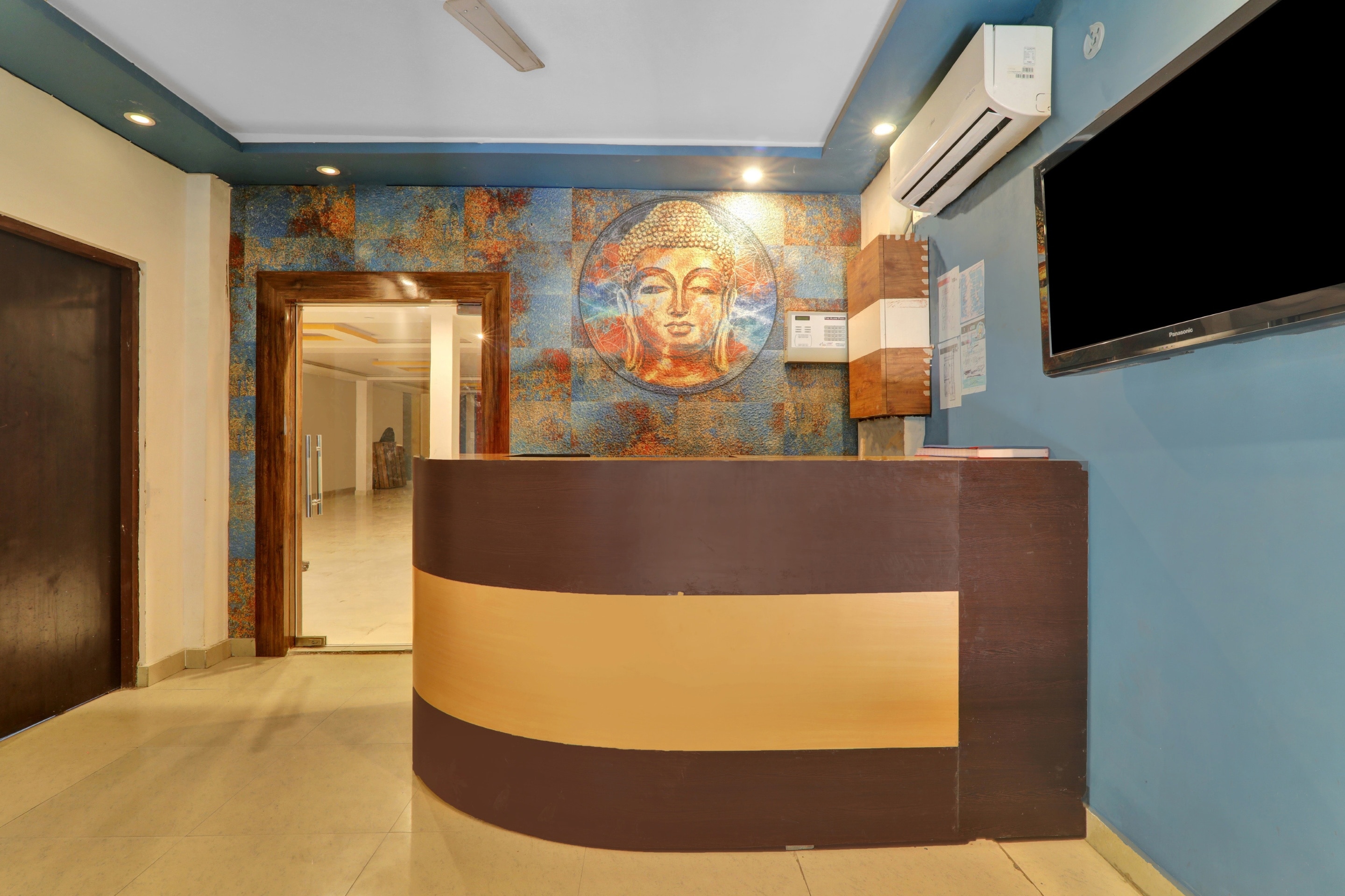 OYO 70967Hotel Aditya Grand, Lucknow 3