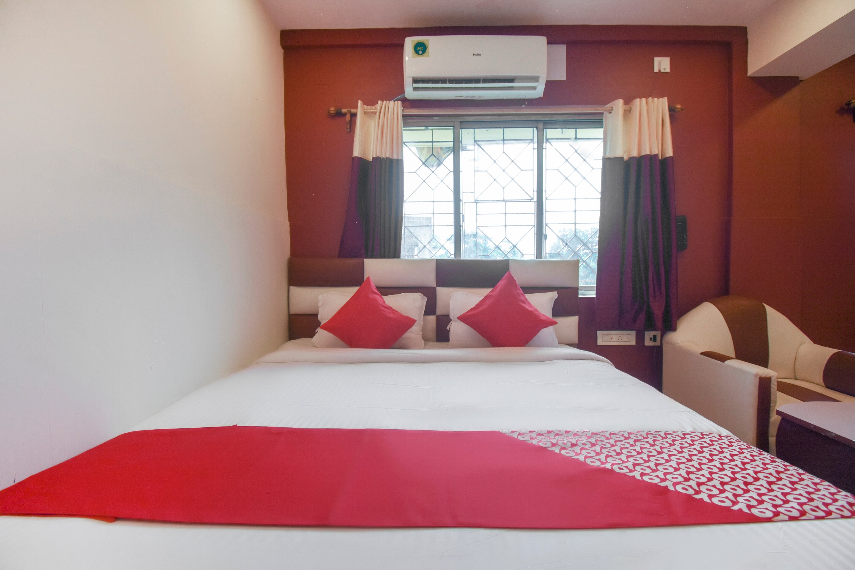 OYO Flagship 72010 Red Stone, Kolkata 1