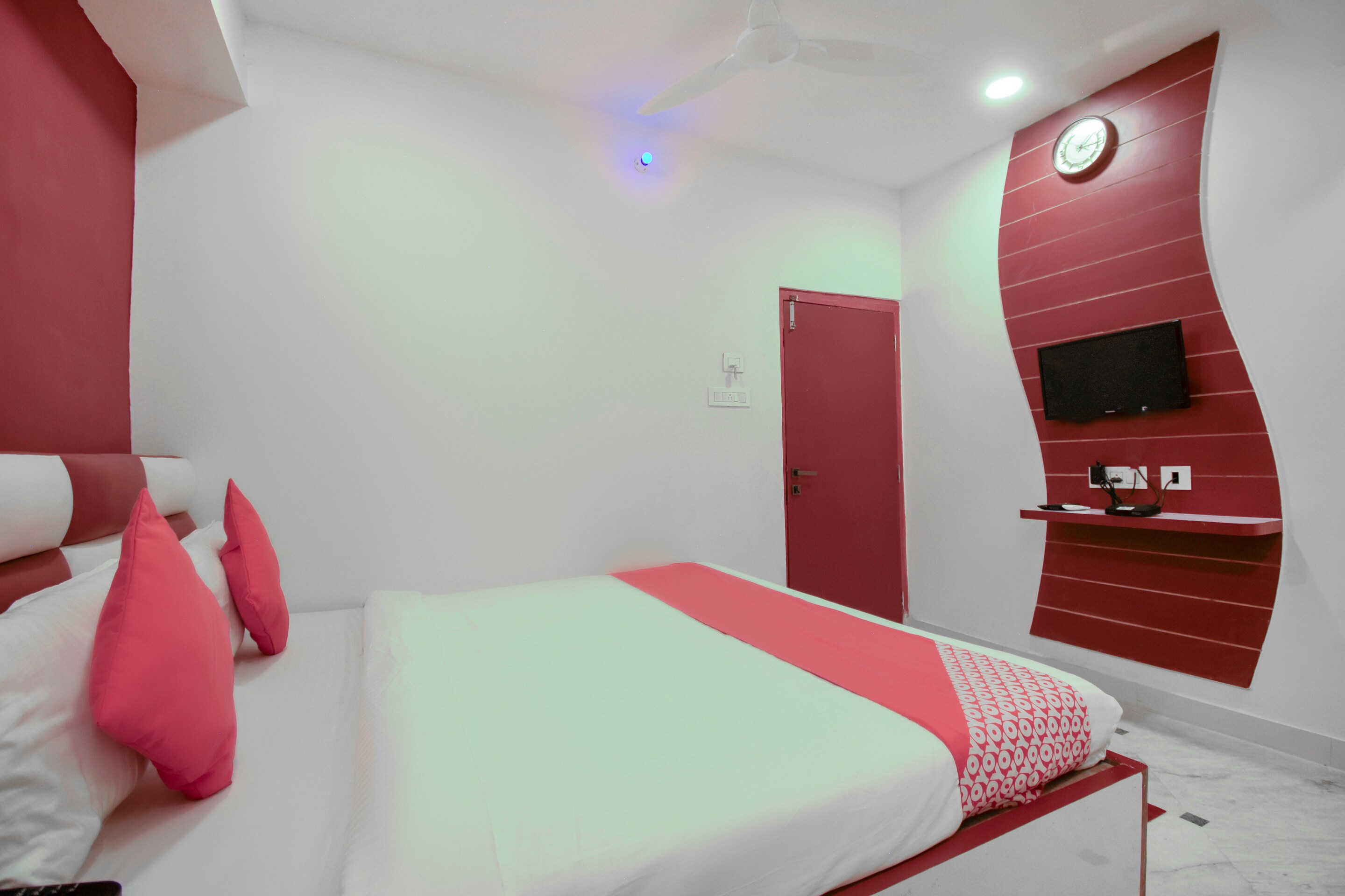 OYO Flagship 72010 Red Stone, Kolkata 3