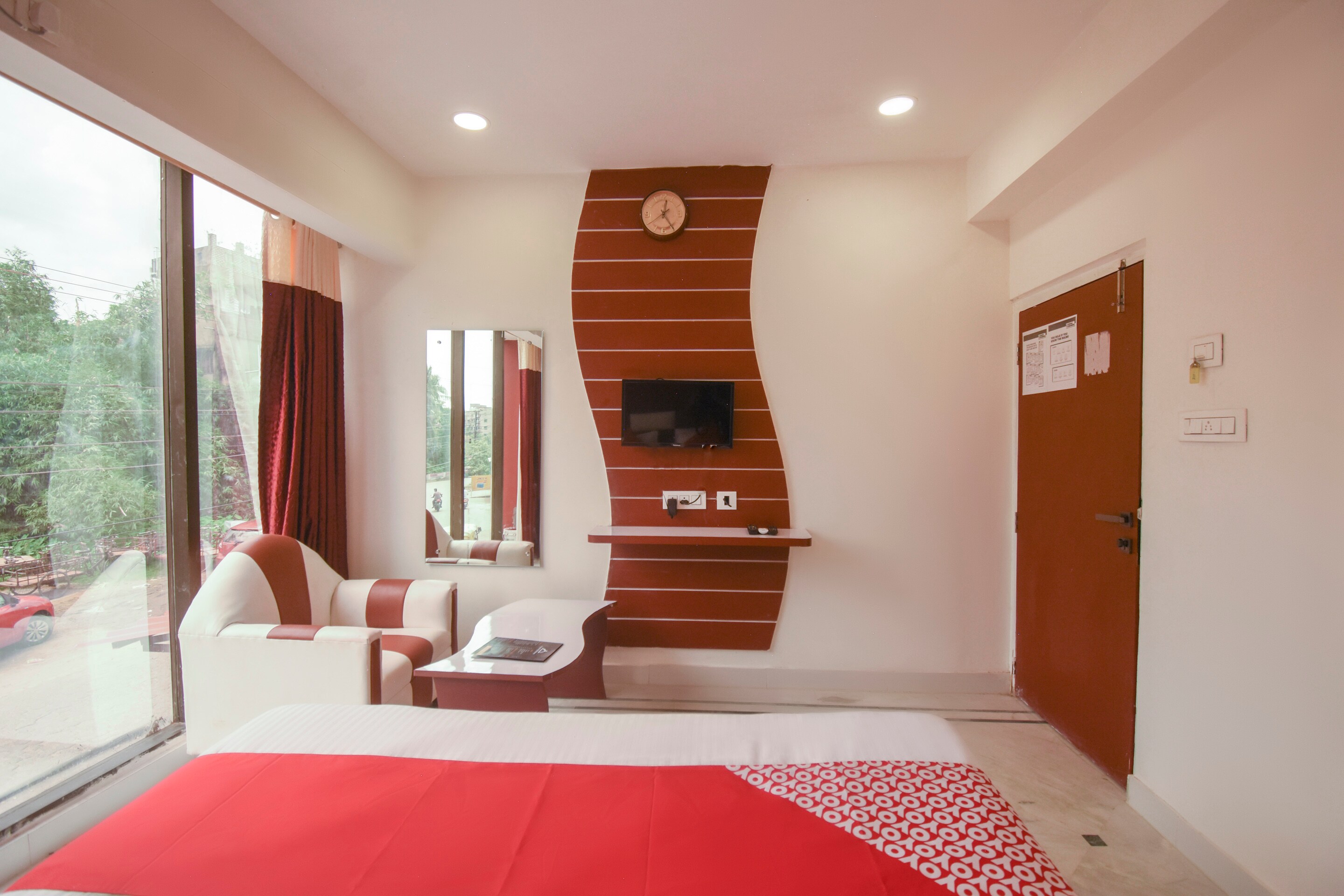 OYO Flagship 72010 Red Stone, Kolkata 5