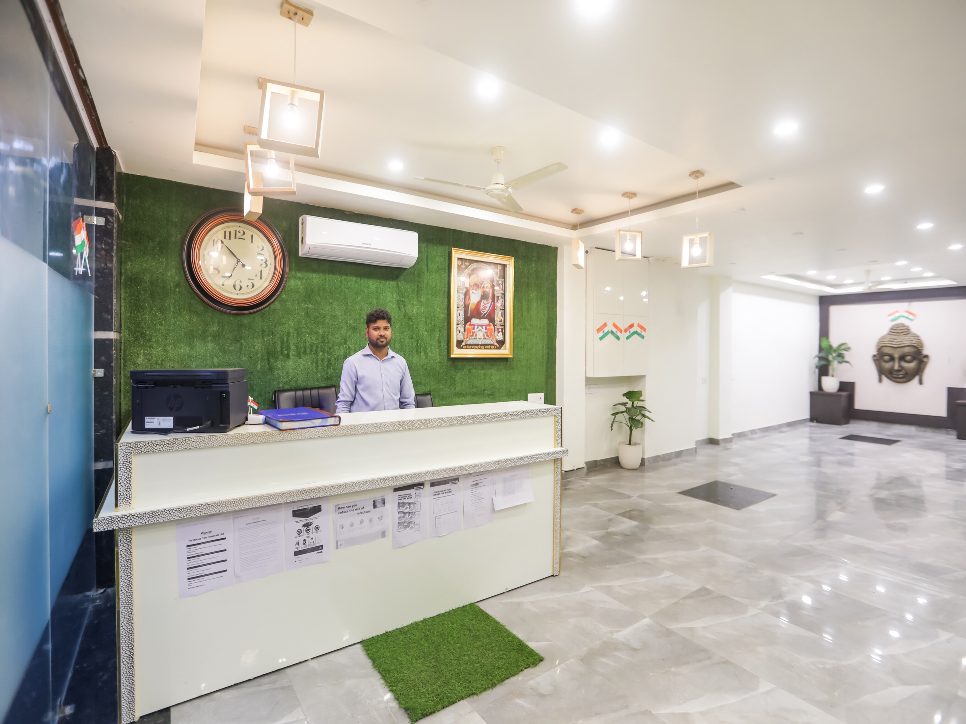 OYO 72100 Hotel Krishna, Faridabad 5