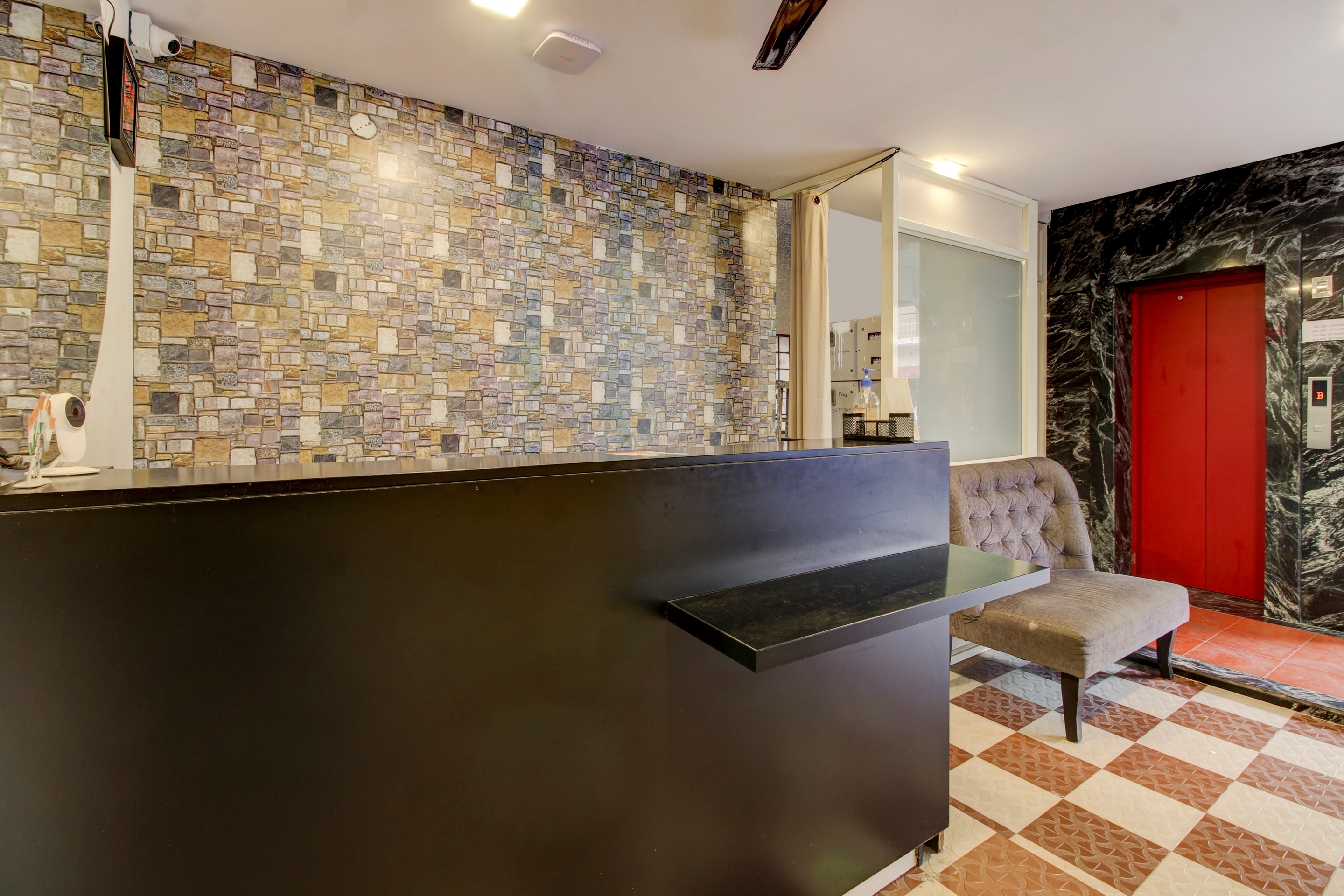 OYO 74308 Kings Suites, Bangalore 3
