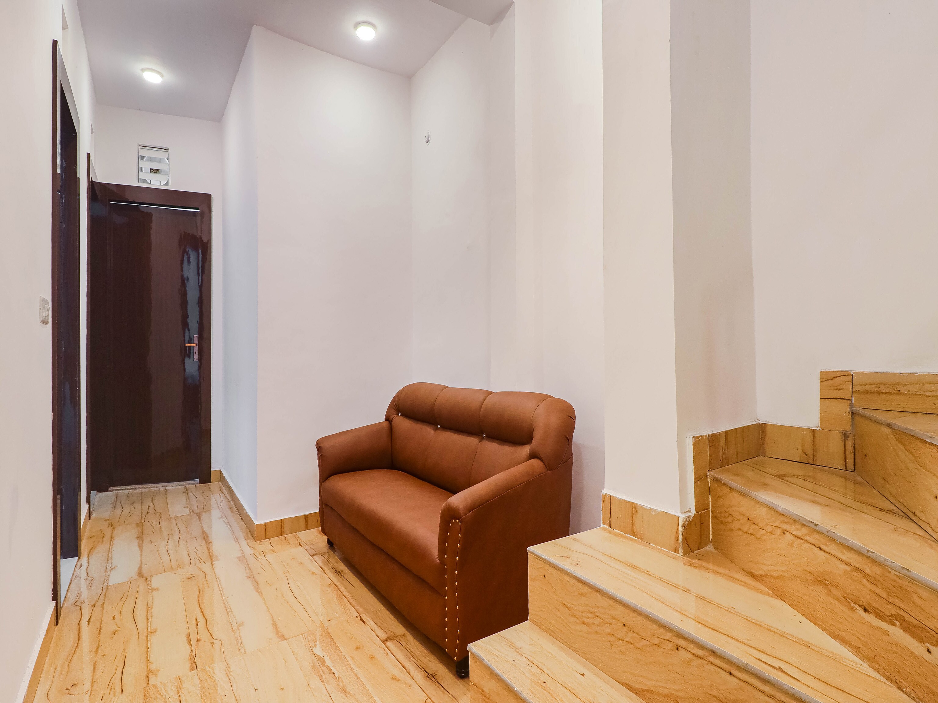 OYO 75832 Royal Inn, Lucknow 4