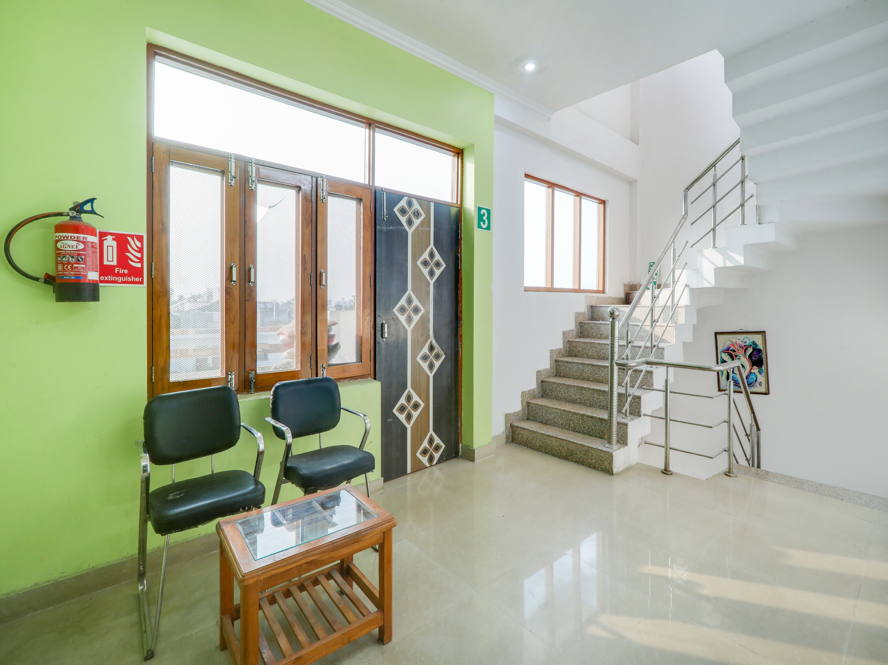 OYO 76256 Trimurti Palace, Lucknow 3