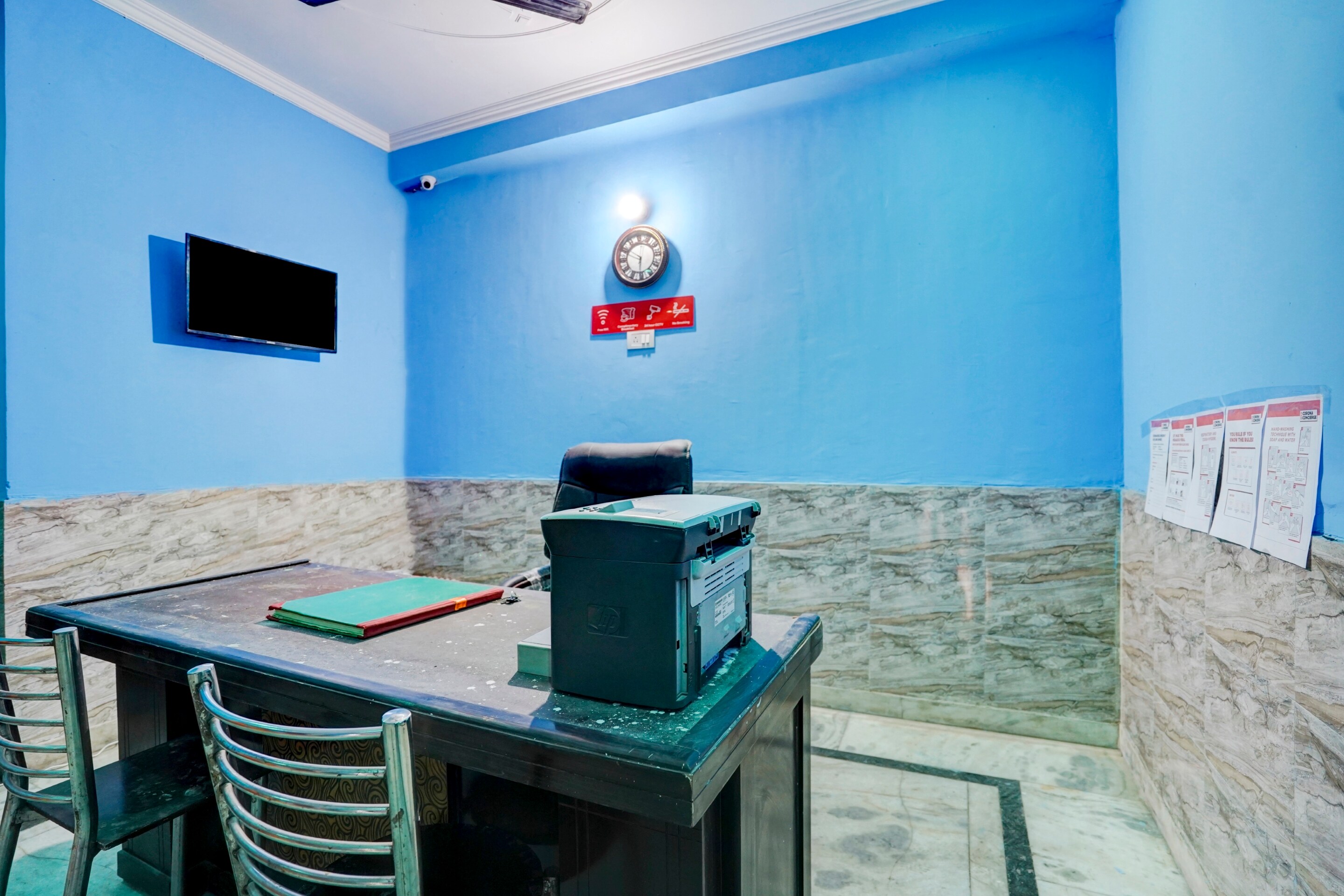 OYO Flagship 77565 akshit residency, Noida 2