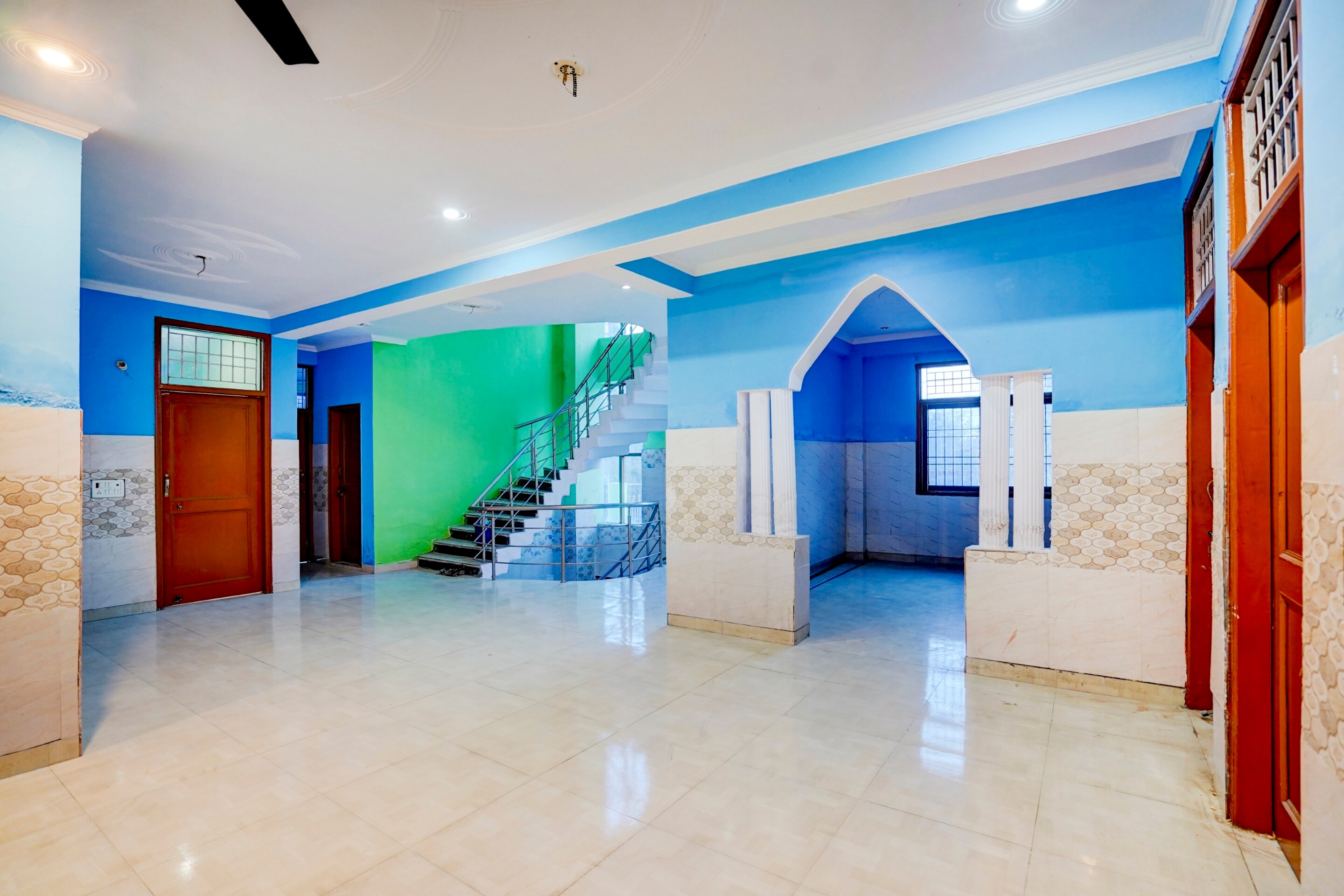 OYO Flagship 77565 akshit residency, Noida 3