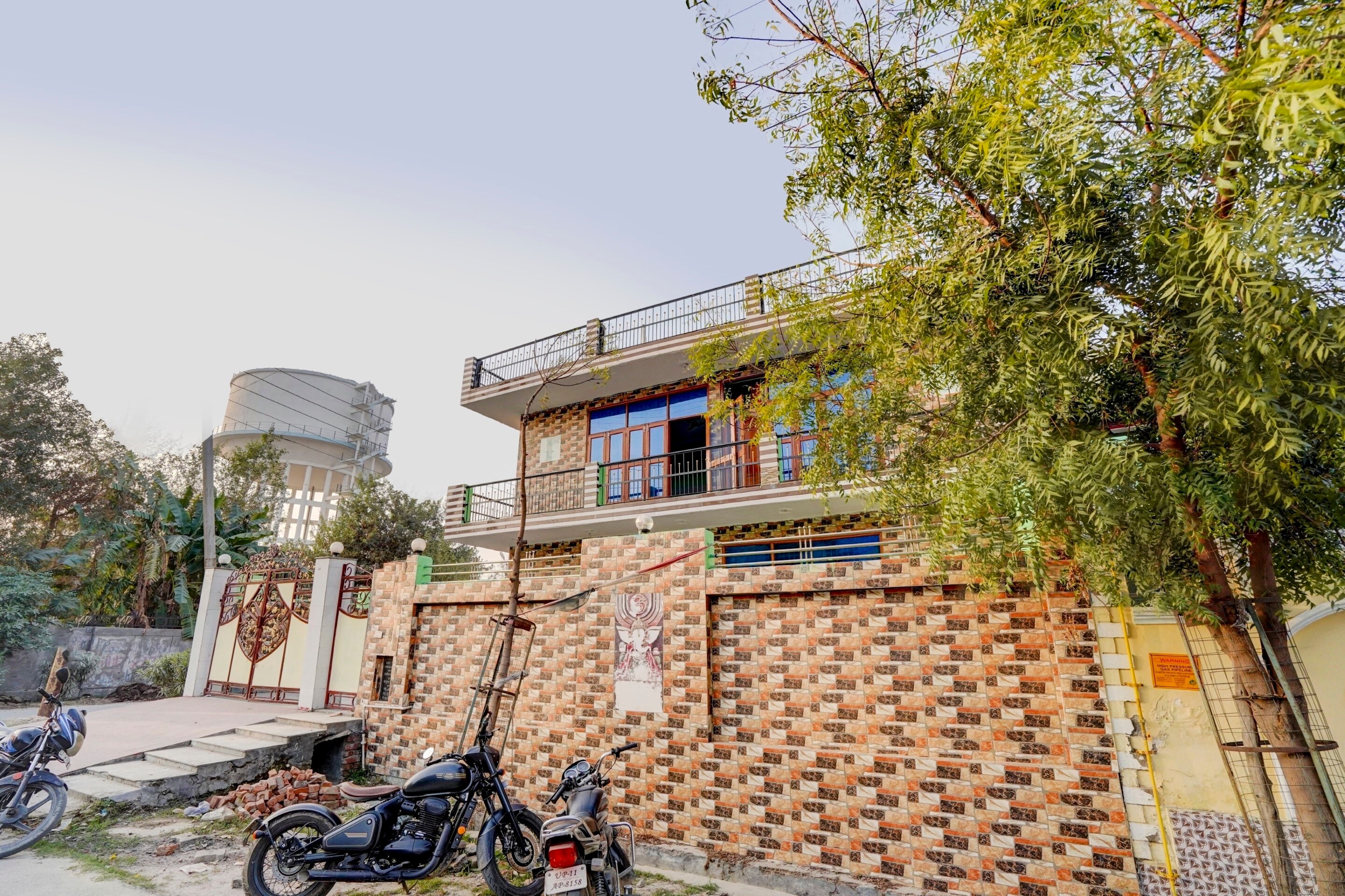 OYO Flagship 77565 akshit residency, Noida 1