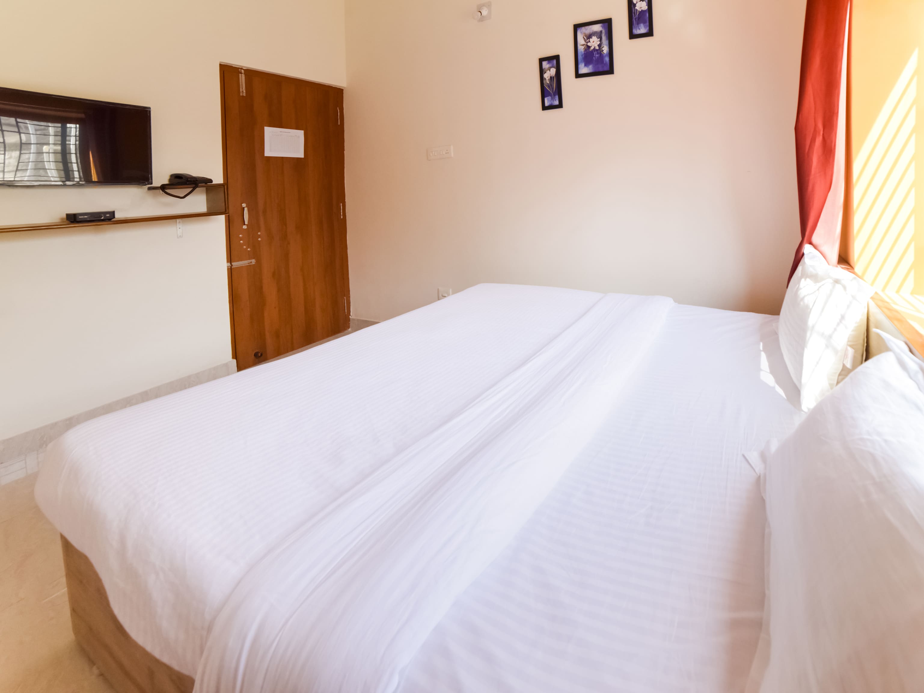 OYO 77663 Shining Crystal near Airport, Bhubaneswar 2