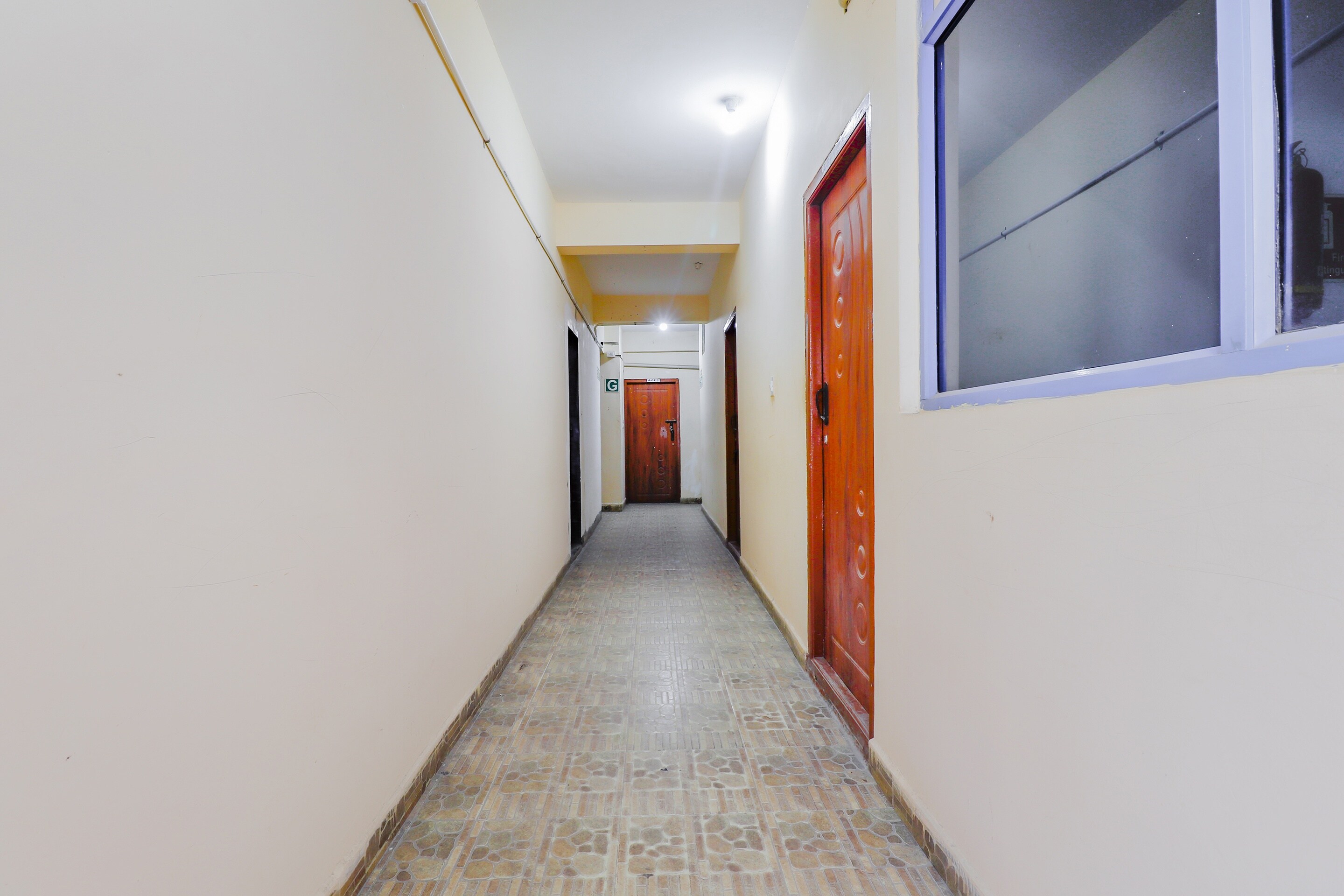 OYO 79377 Mmr Hotel, Bangalore 3