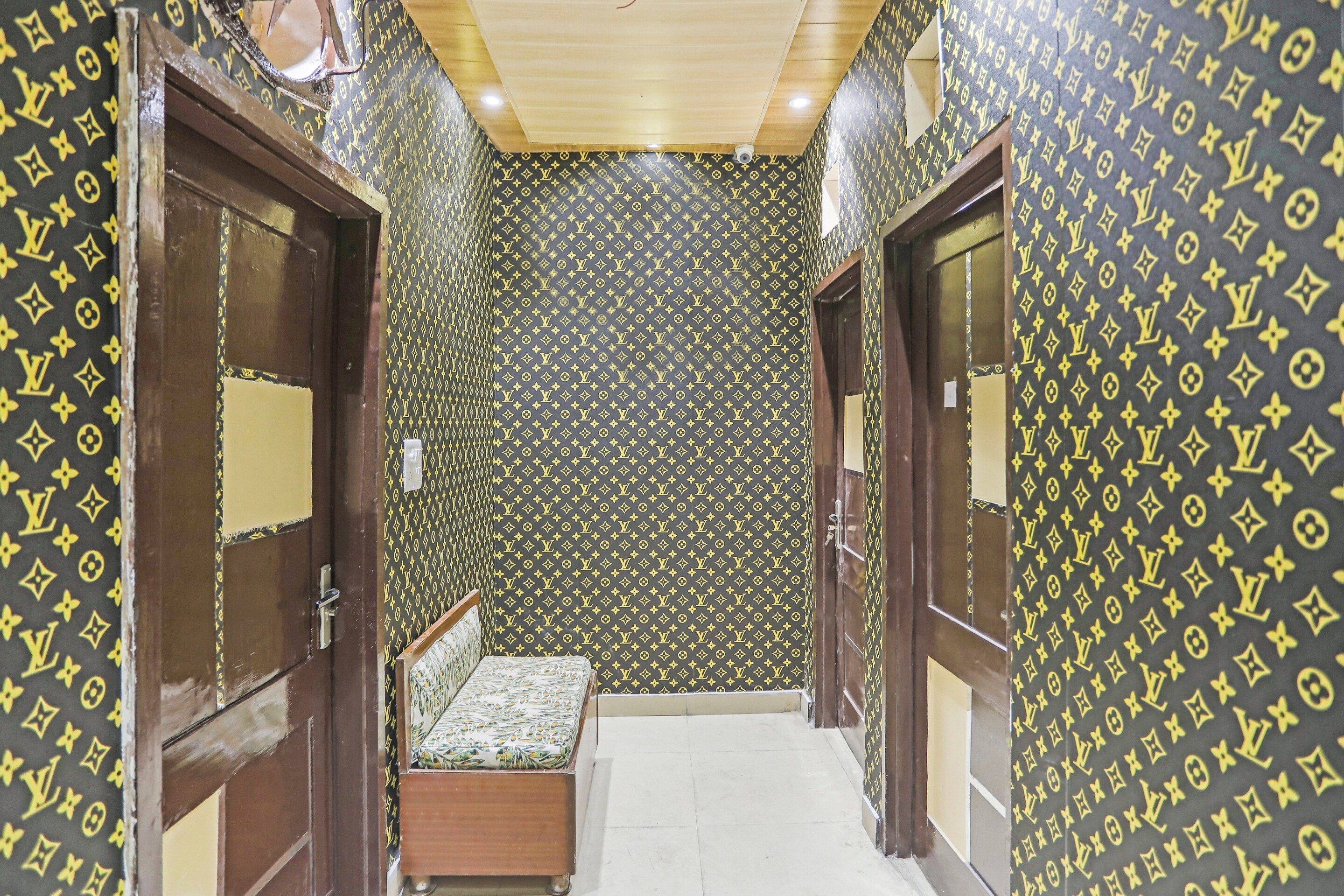 OYO Flagship 80575 Kashish Residency, New Delhi 4