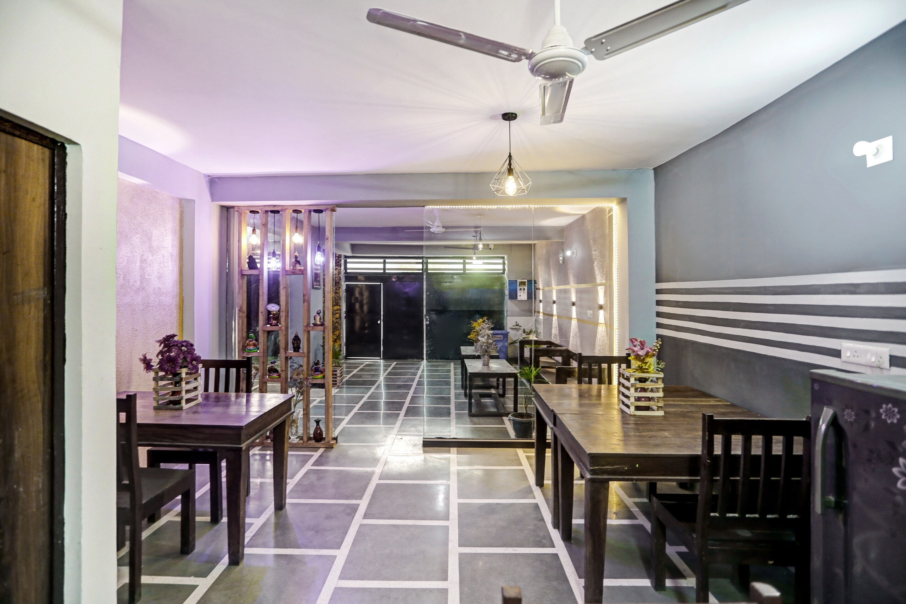 OYO 81244 Forty Three Mainvue, Noida 2