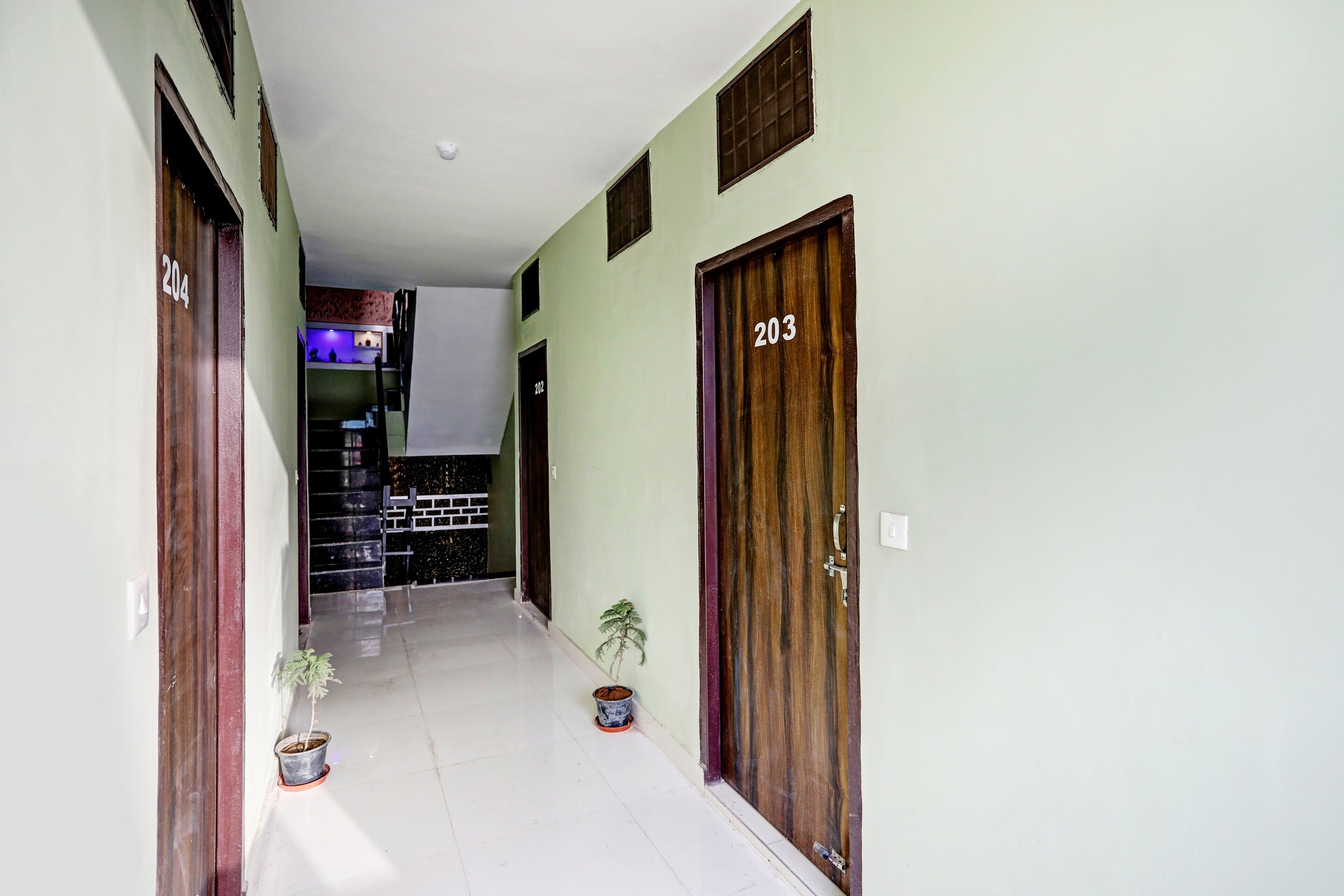 OYO 81244 Forty Three Mainvue, Noida 4