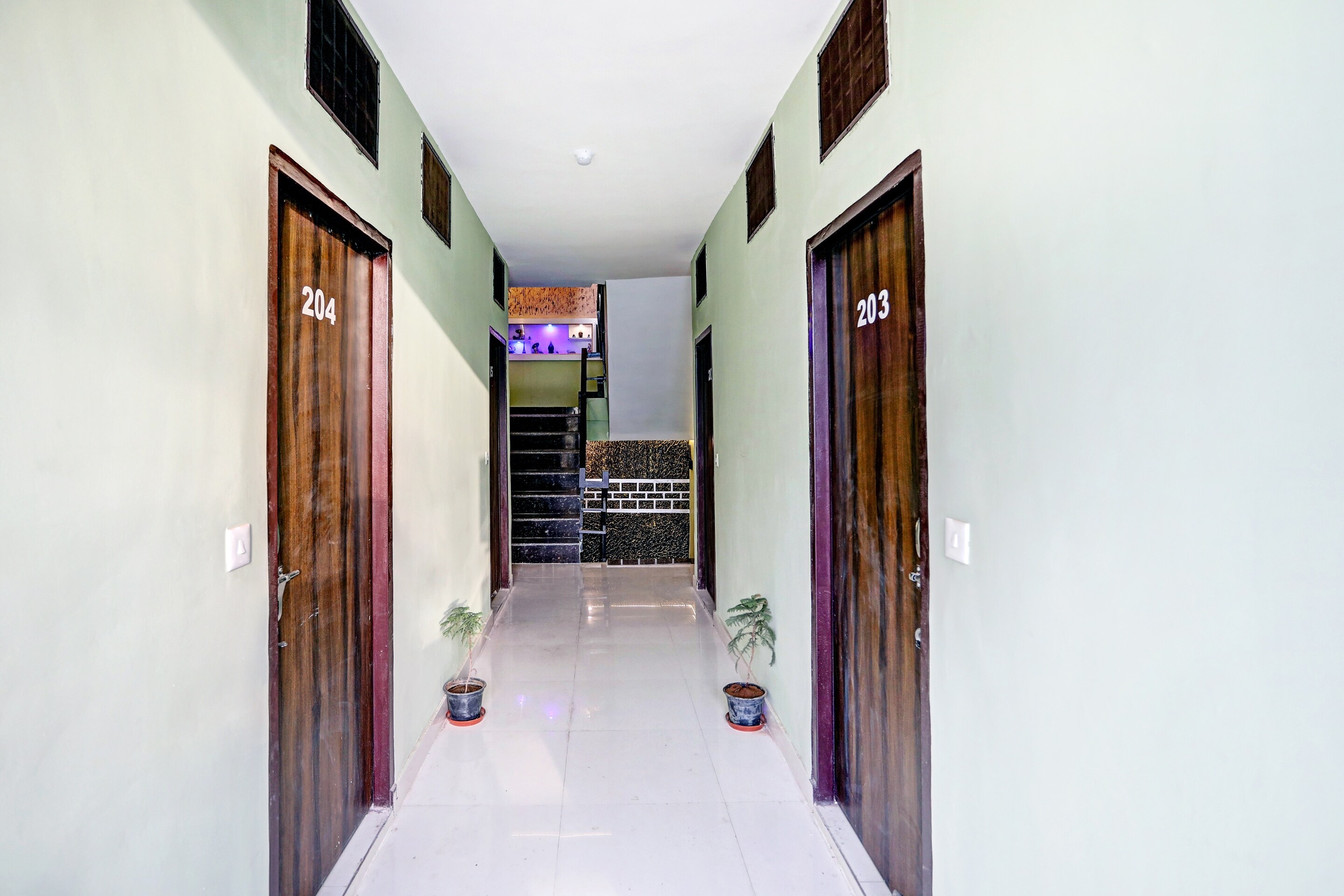 OYO 81244 Forty Three Mainvue, Noida 5