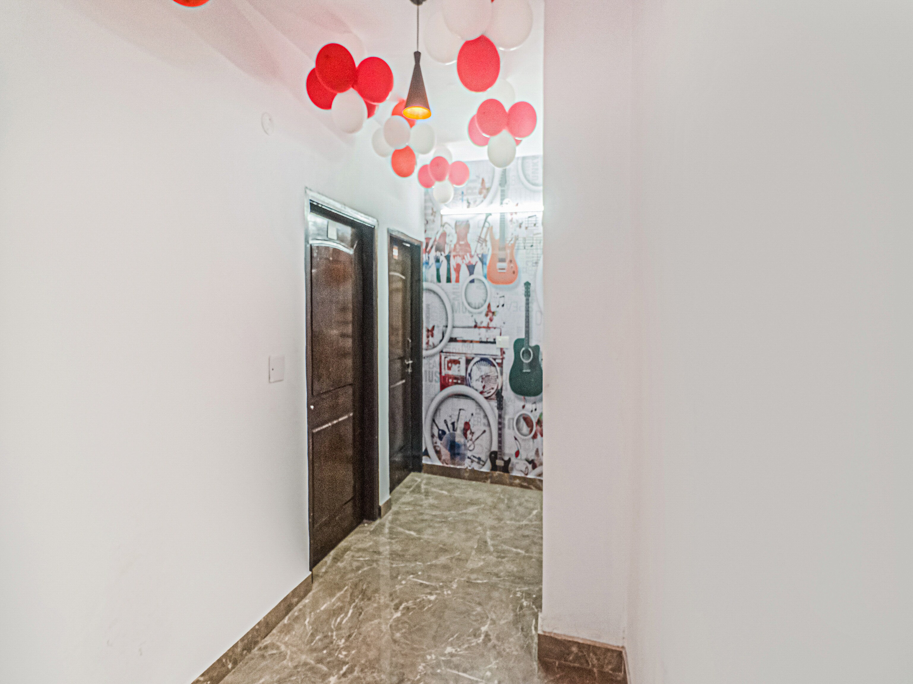 OYO Flagship 82749 Hotel Royal Rooms, Faridabad 2