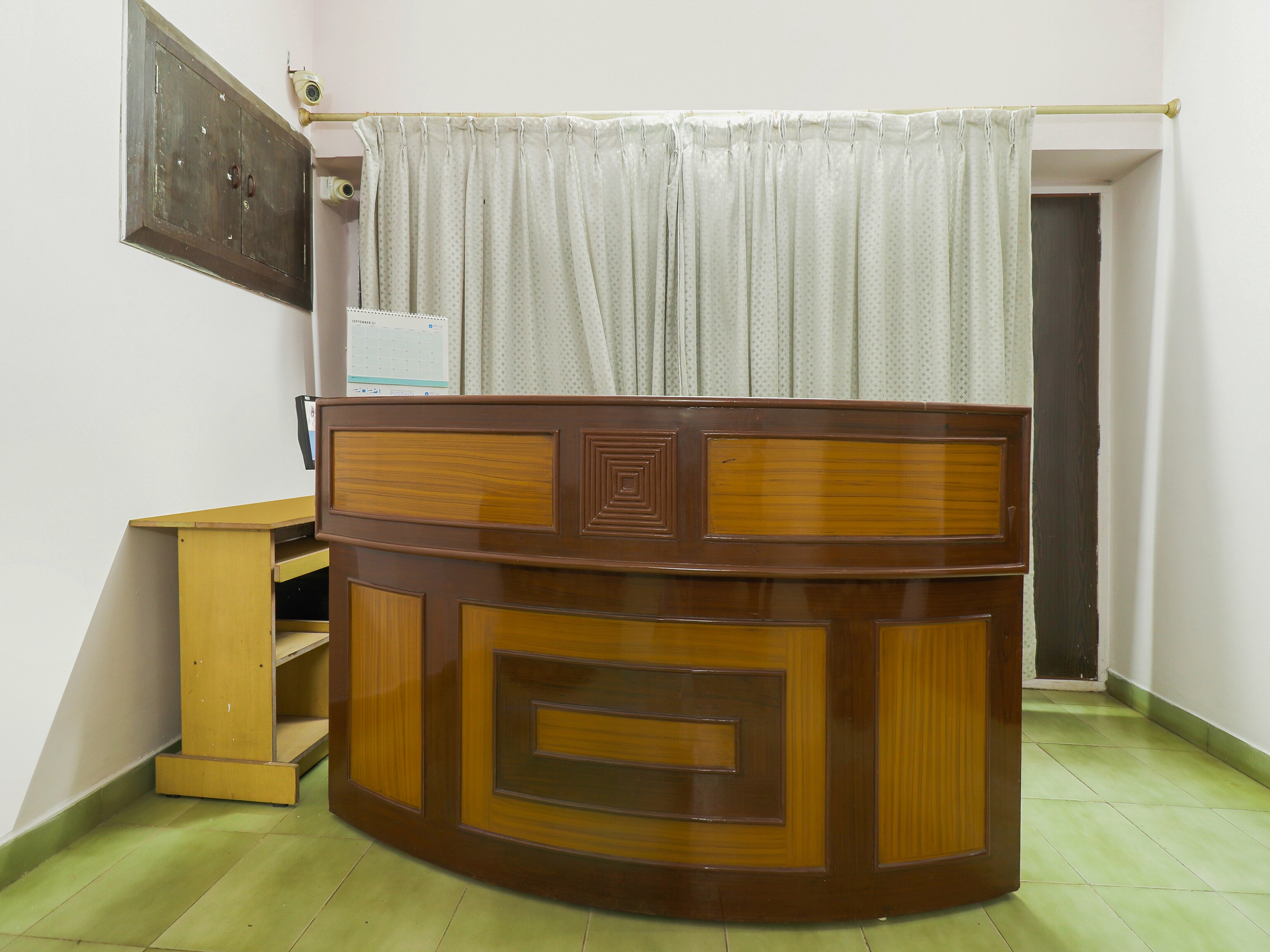OYO Flagship 82764 Live Inn Guest House, Visakhapatnam 4