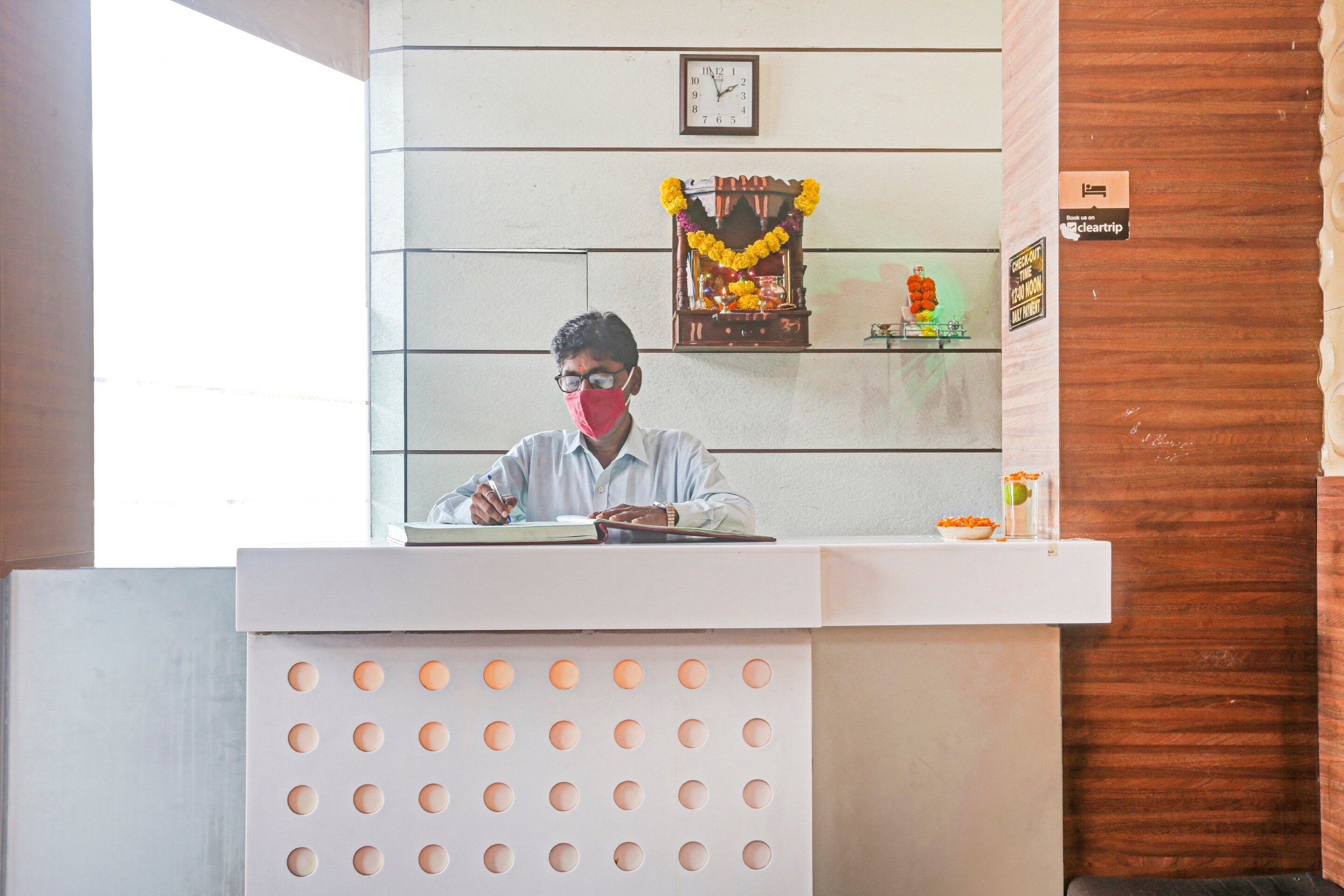 OYO Flagship 83189 Hotel Yatri Yadgar, Mumbai 2
