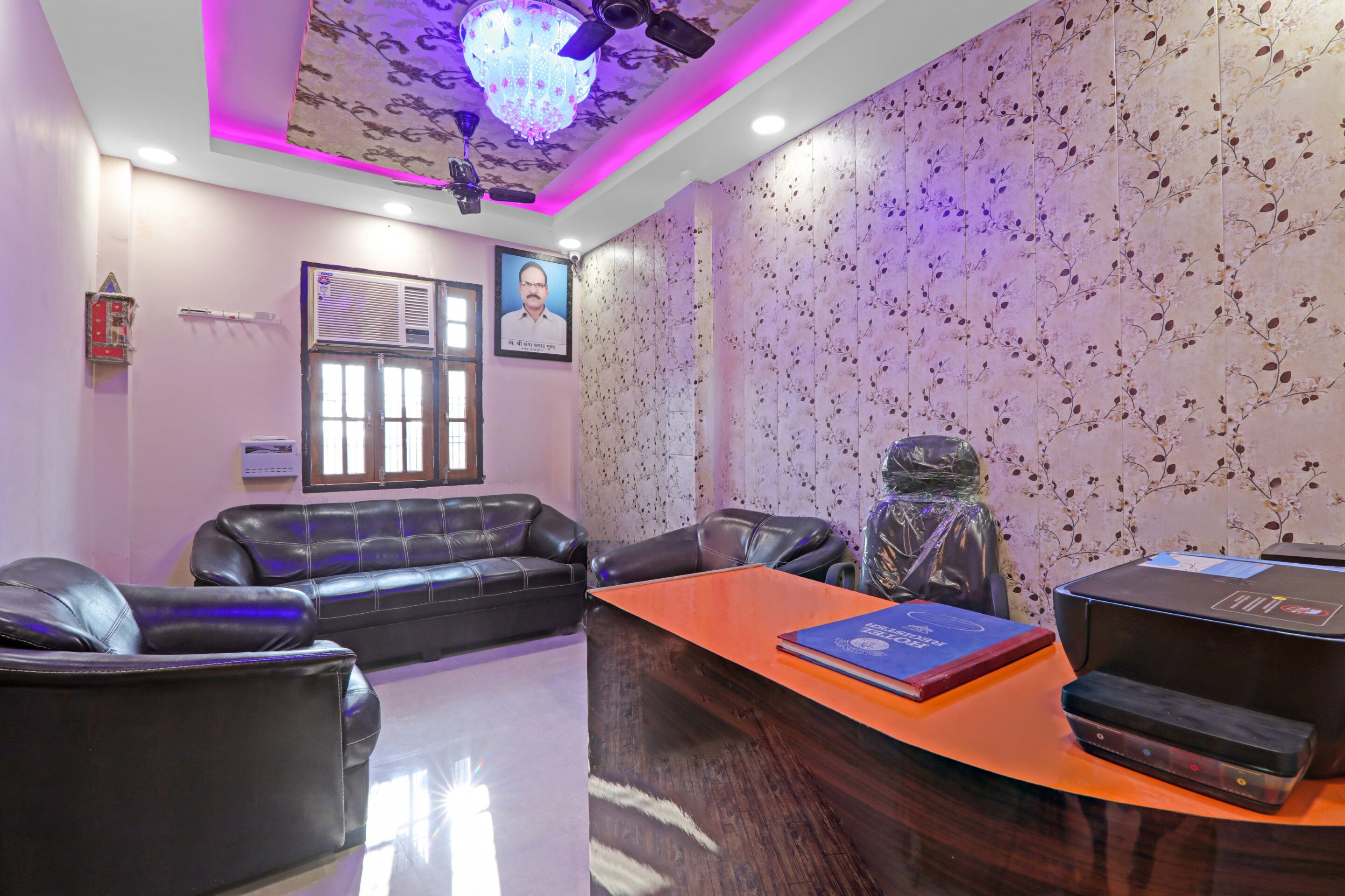 OYO 84120 Hotel R S Gold Night, Lucknow 5
