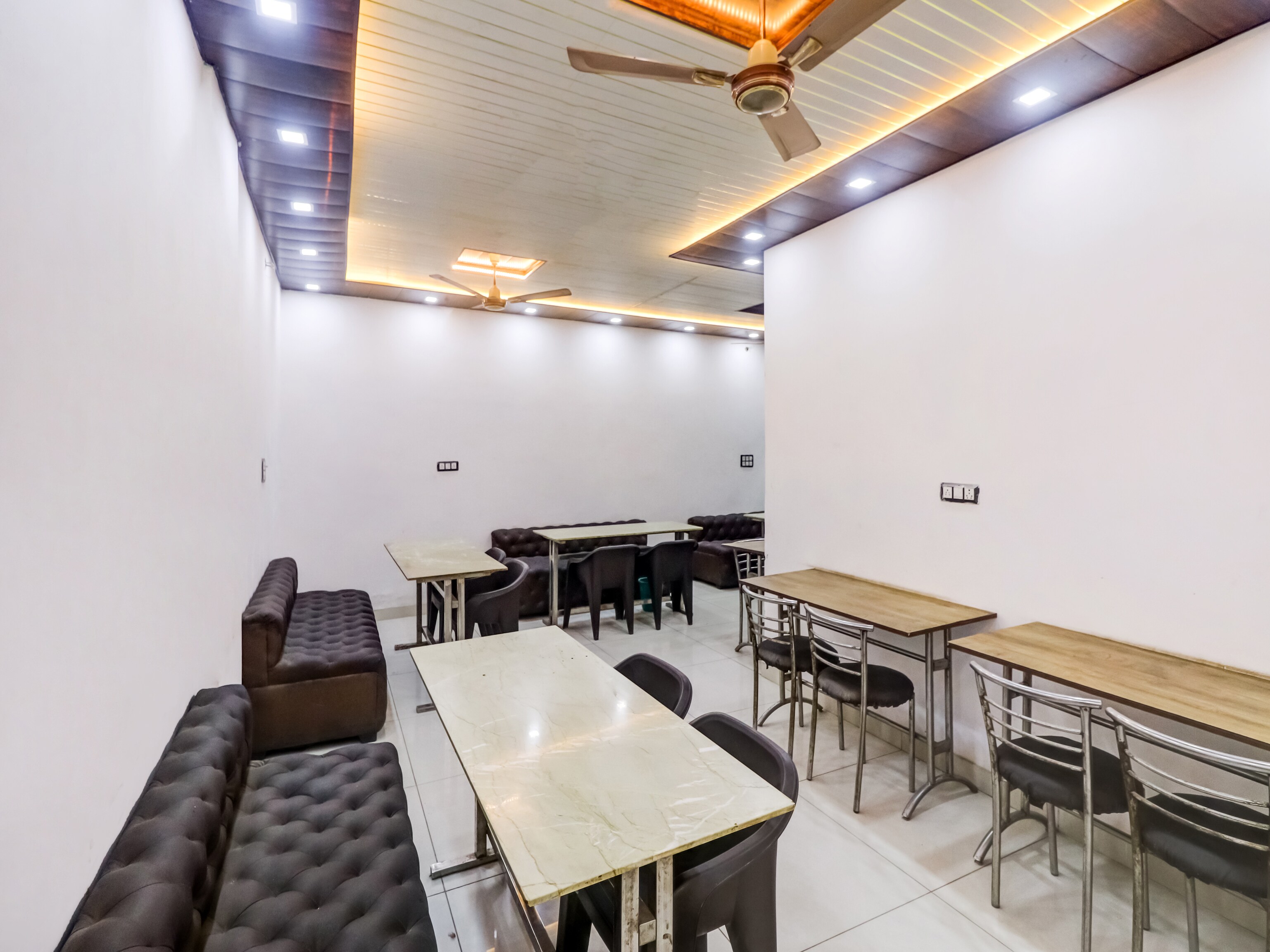 OYO Flagship 84467 Hotel Raddision Pink, Faridabad 2
